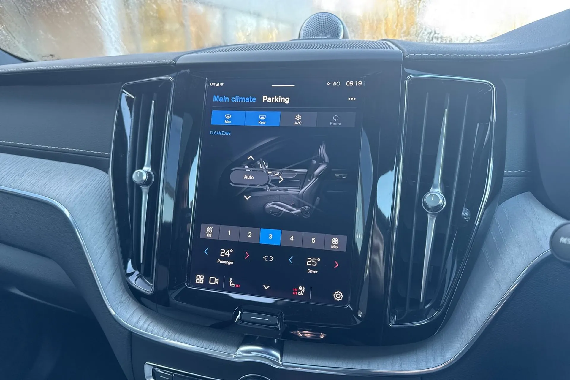 Volvo XC60 thumbnail image number 39