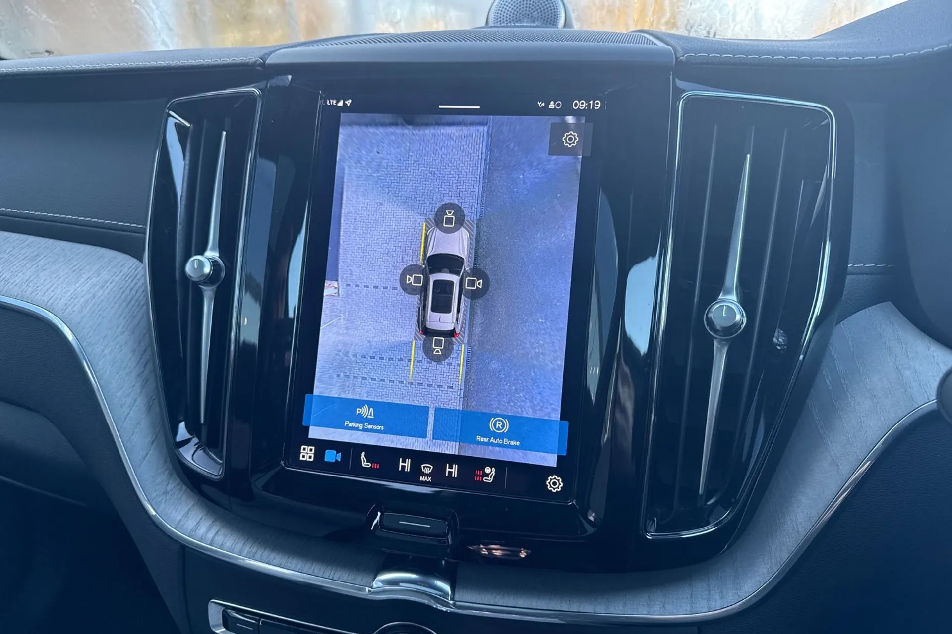 Volvo XC60 thumbnail image number 4