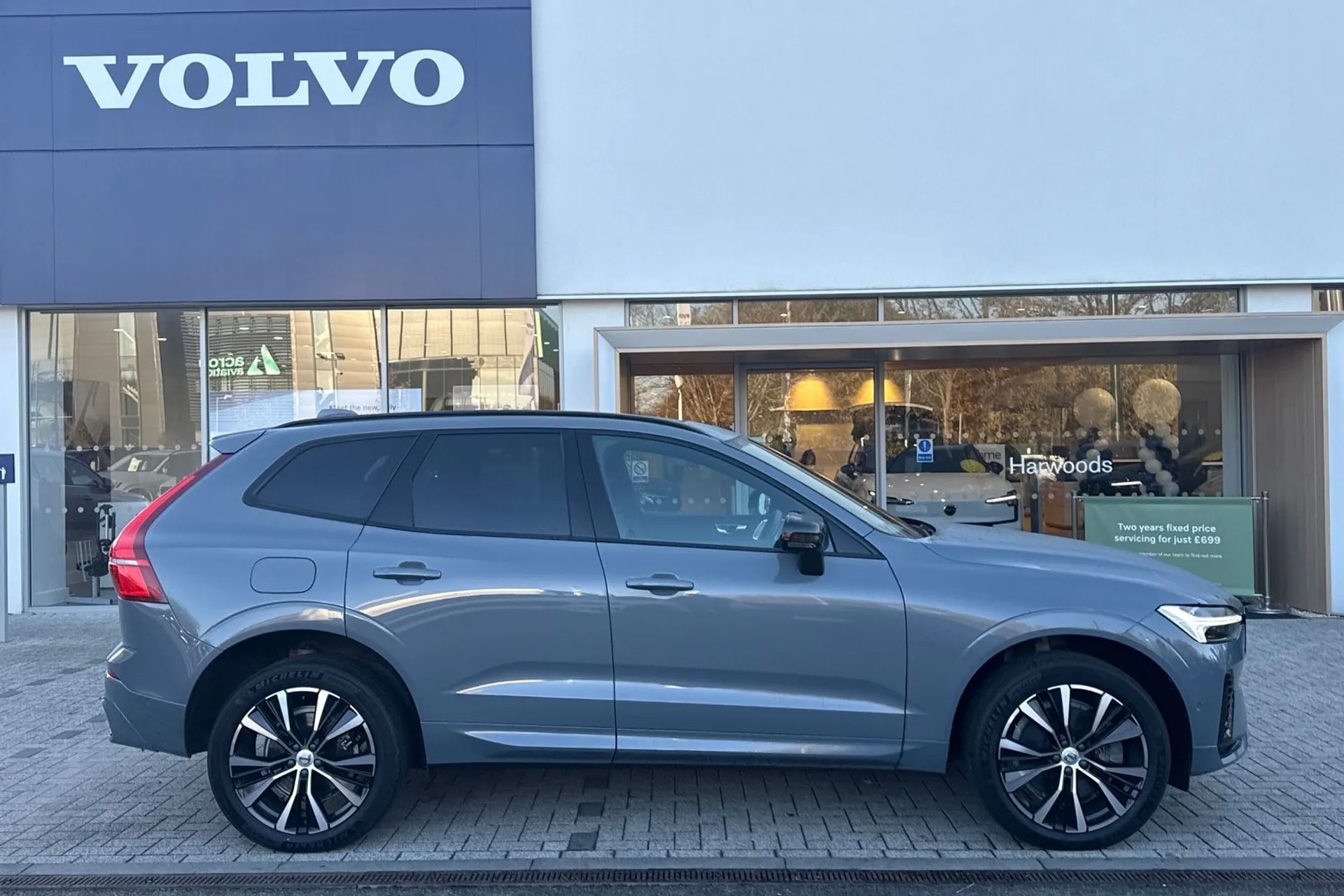 Volvo XC60 thumbnail image number 2