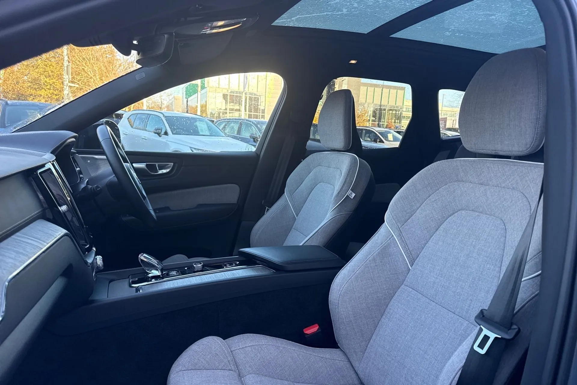 Volvo XC60 thumbnail image number 28