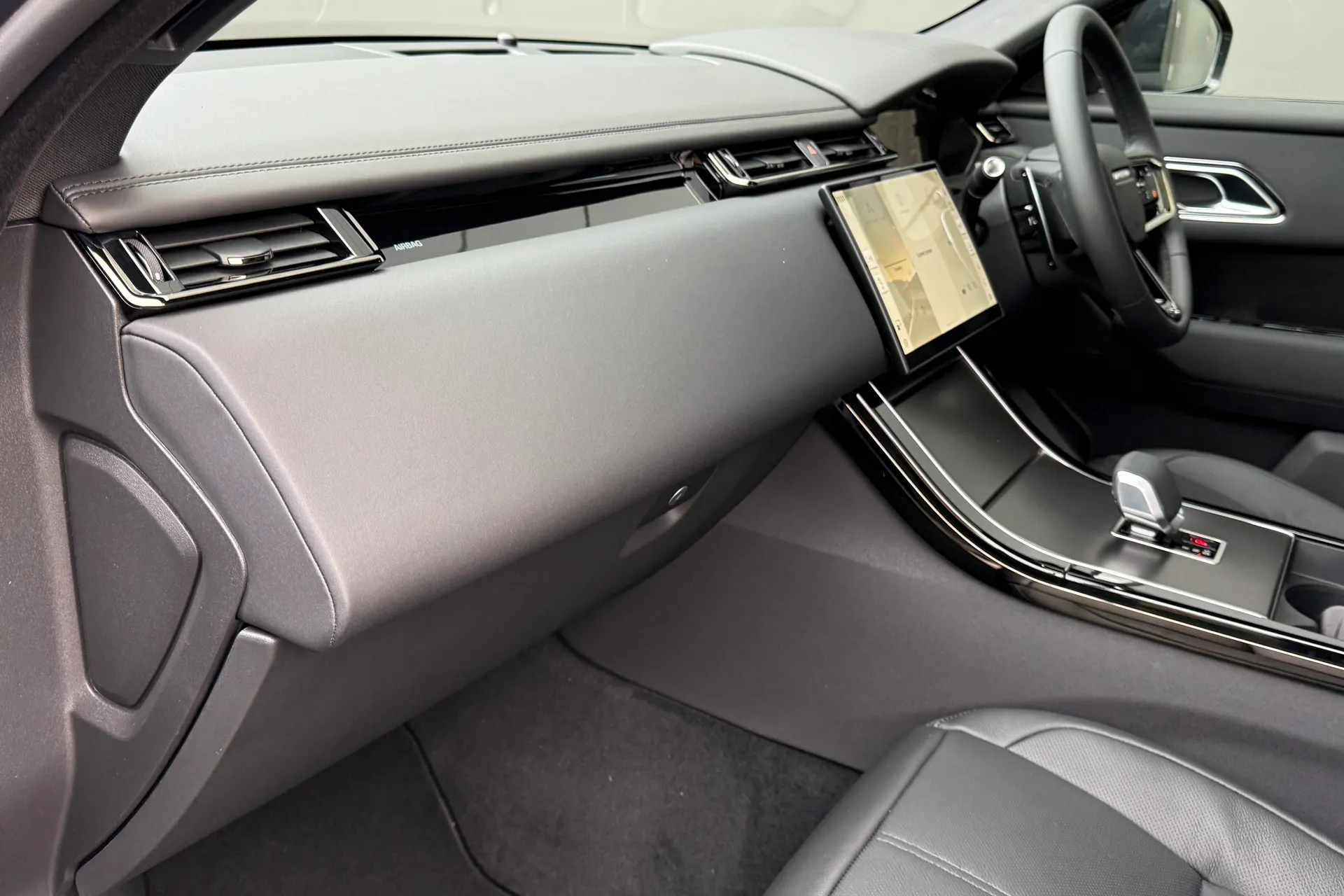 LAND ROVER RANGE ROVER VELAR thumbnail image number 40