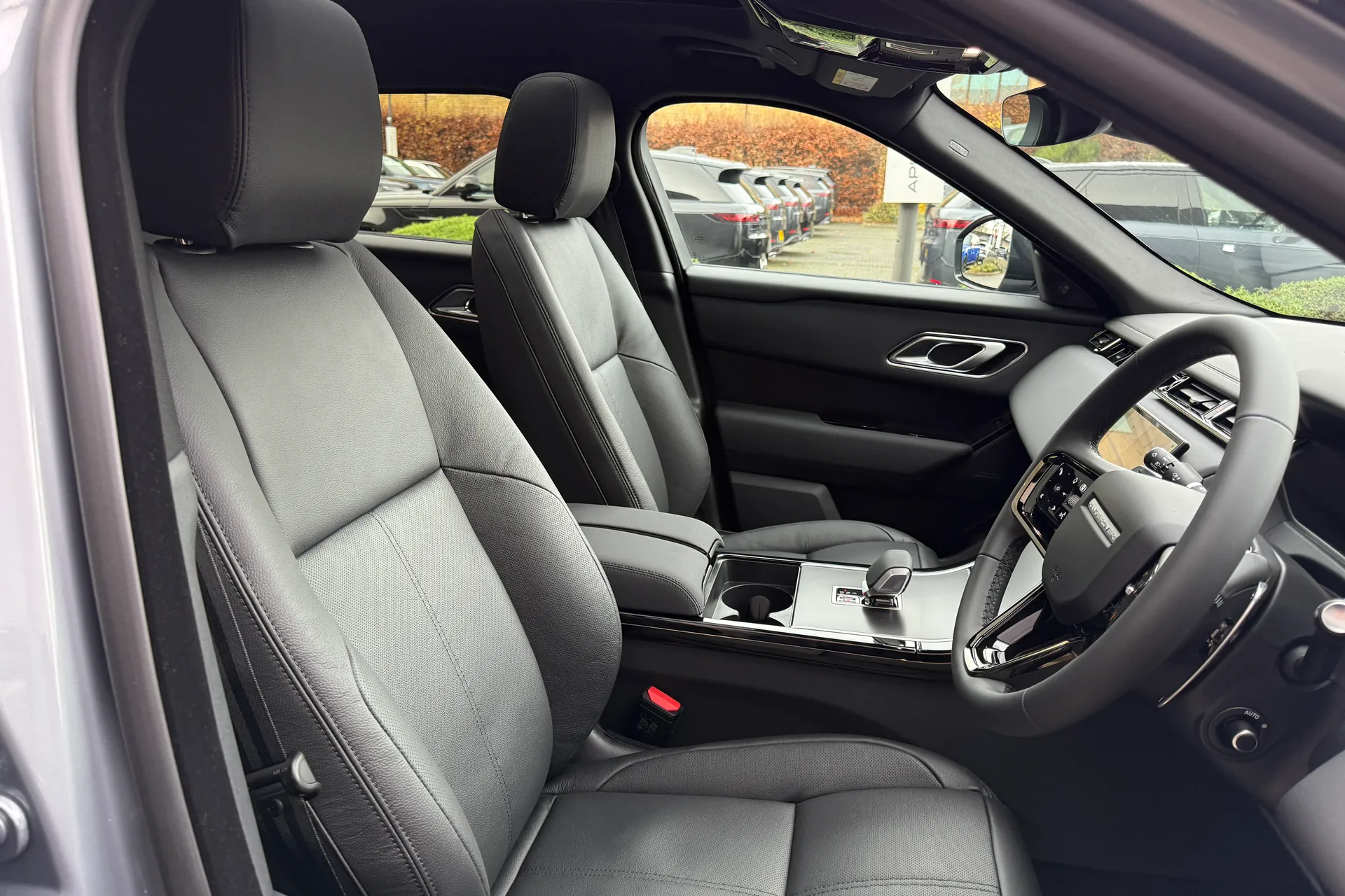 LAND ROVER RANGE ROVER VELAR thumbnail image number 37