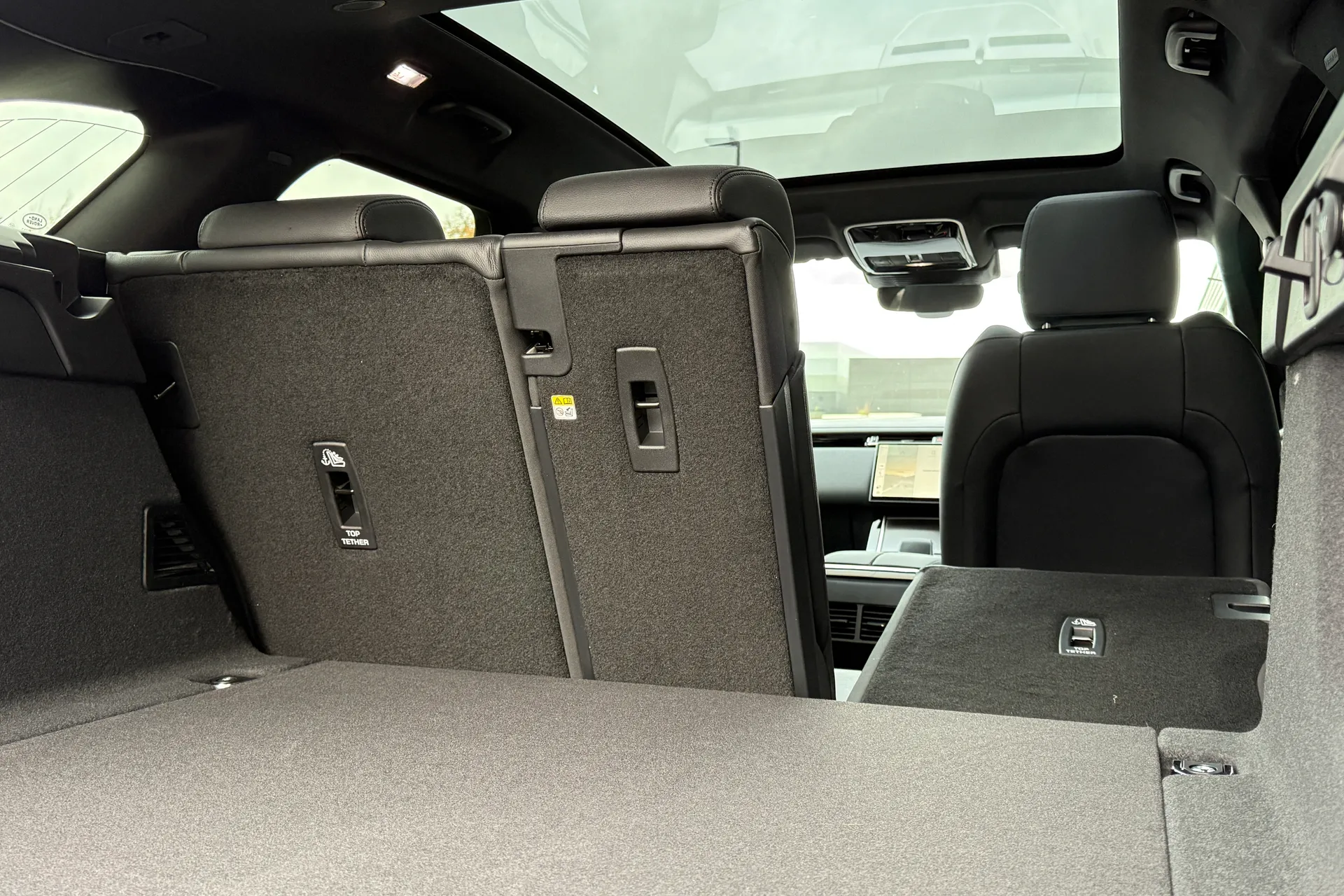 LAND ROVER RANGE ROVER VELAR thumbnail image number 30