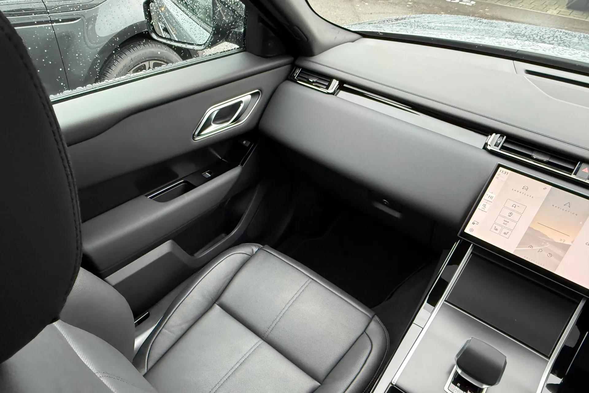 LAND ROVER RANGE ROVER VELAR thumbnail image number 23