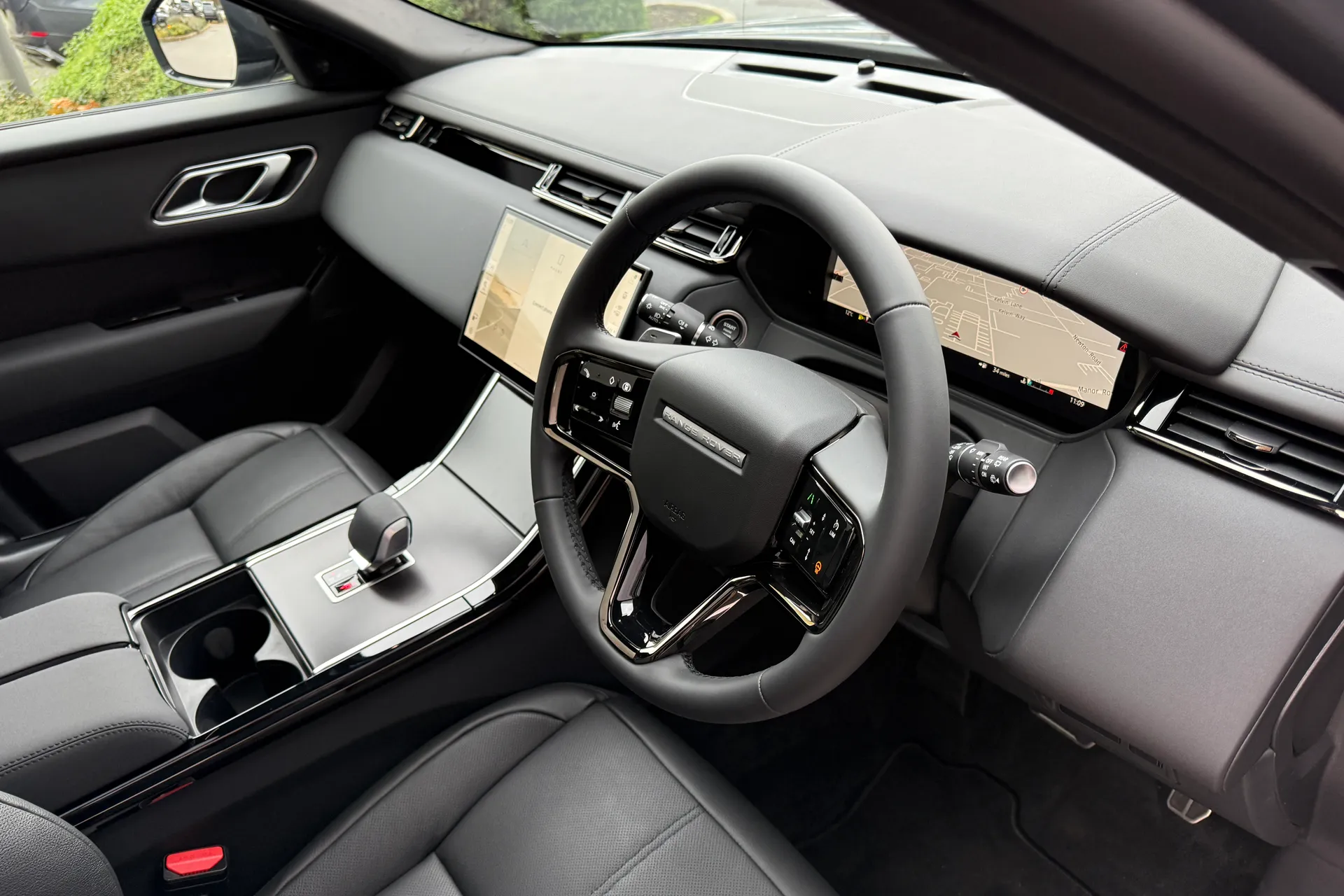 LAND ROVER RANGE ROVER VELAR thumbnail image number 38