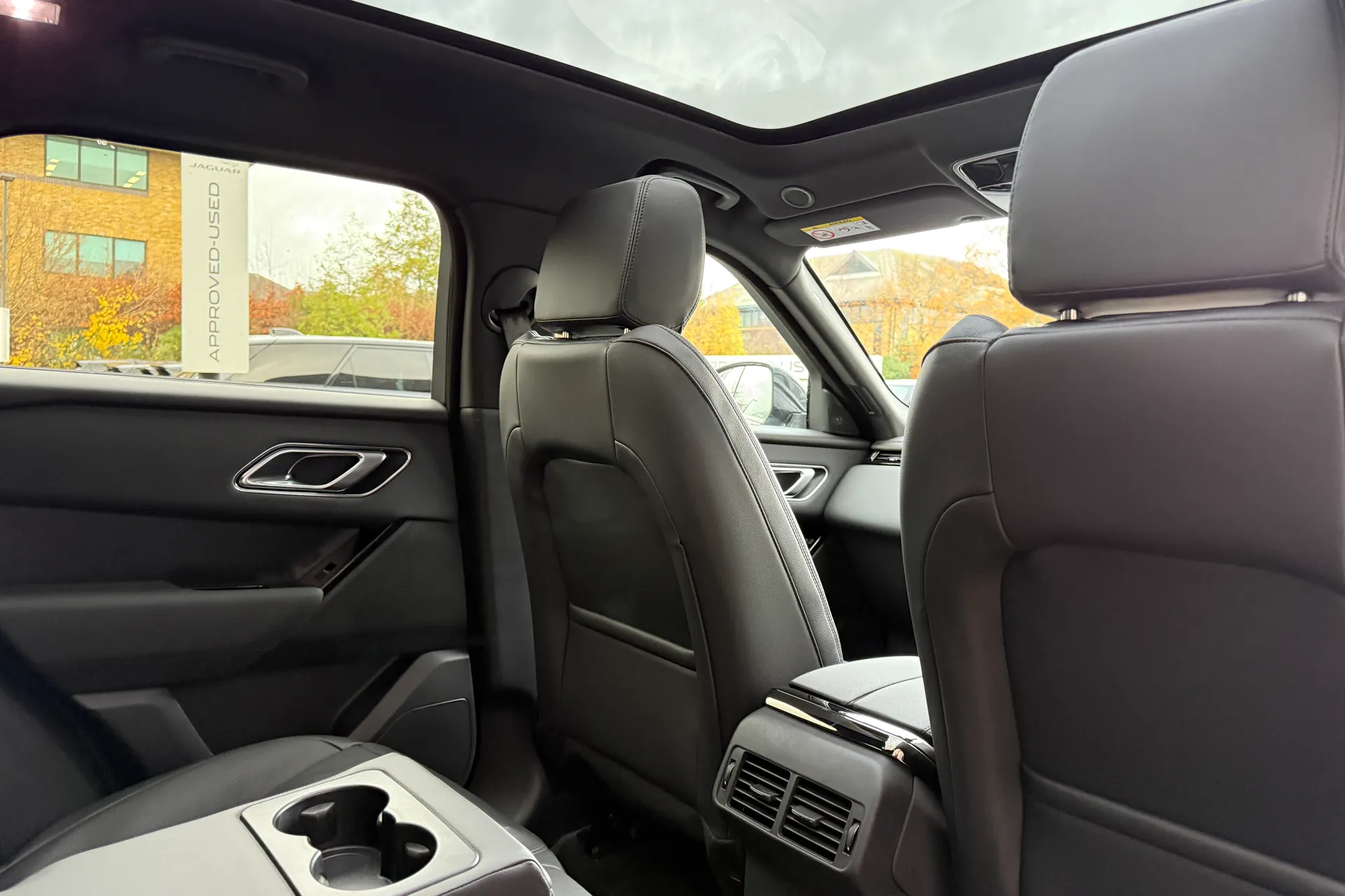 LAND ROVER RANGE ROVER VELAR thumbnail image number 33