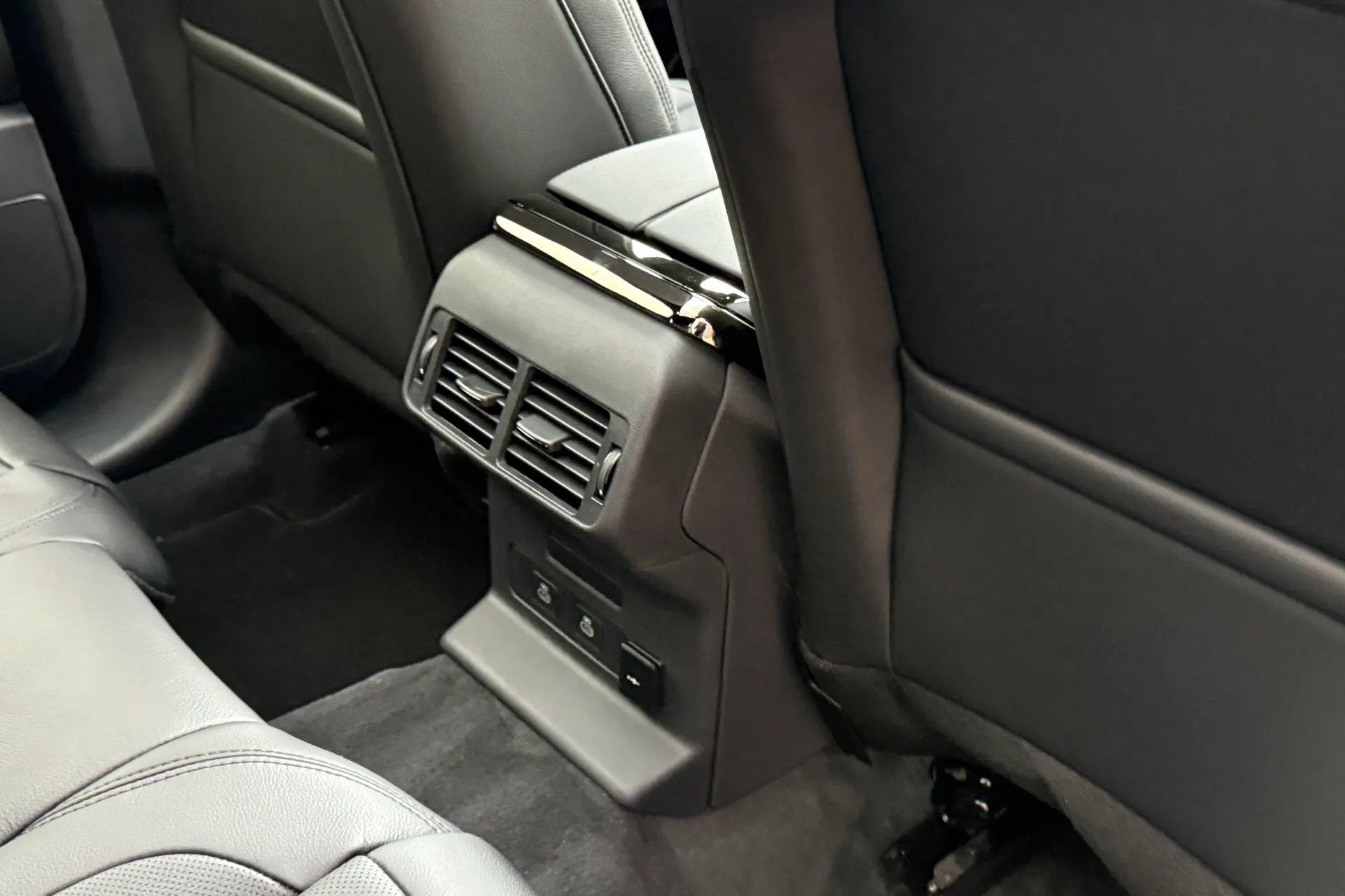 LAND ROVER RANGE ROVER VELAR thumbnail image number 35