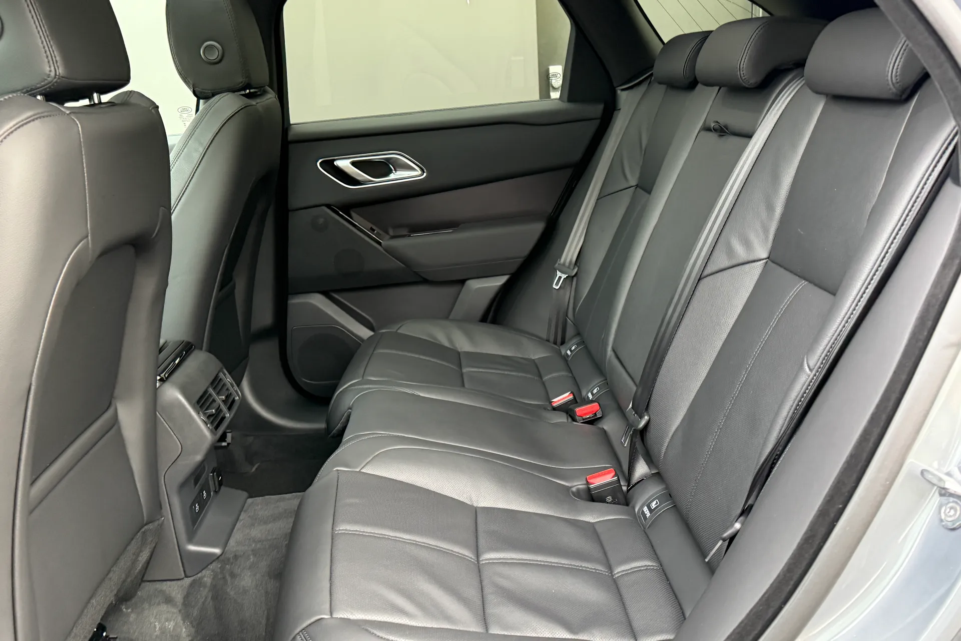 LAND ROVER RANGE ROVER VELAR thumbnail image number 42