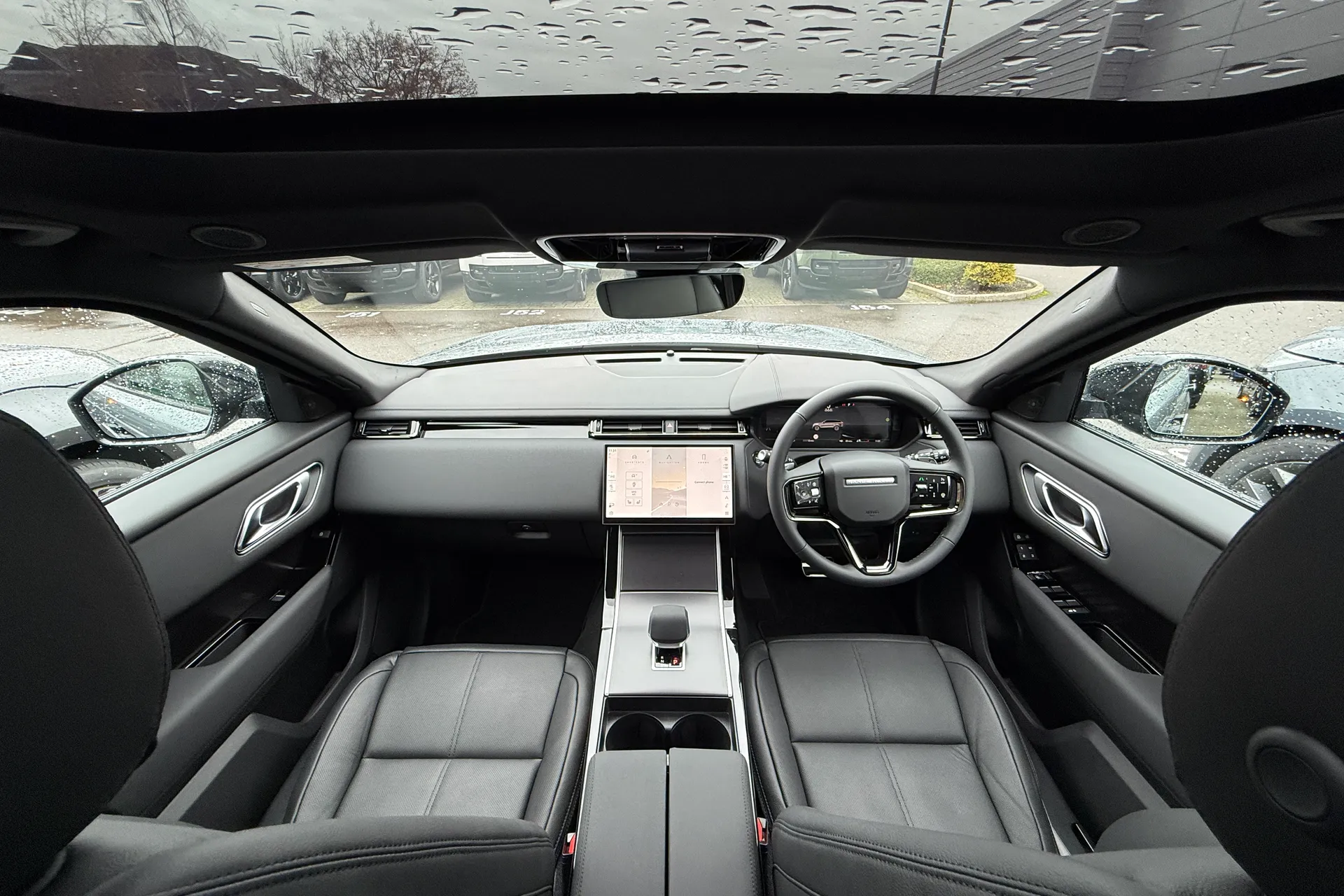 LAND ROVER RANGE ROVER VELAR thumbnail image number 3