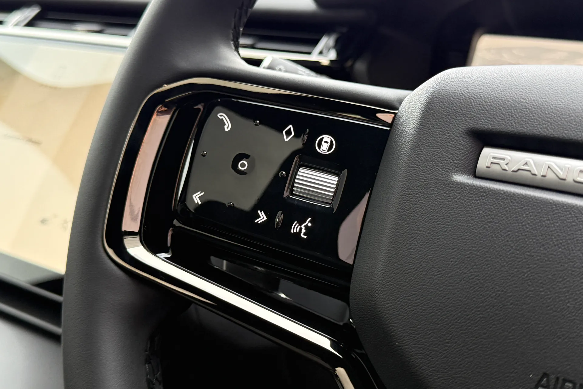 LAND ROVER RANGE ROVER VELAR thumbnail image number 43