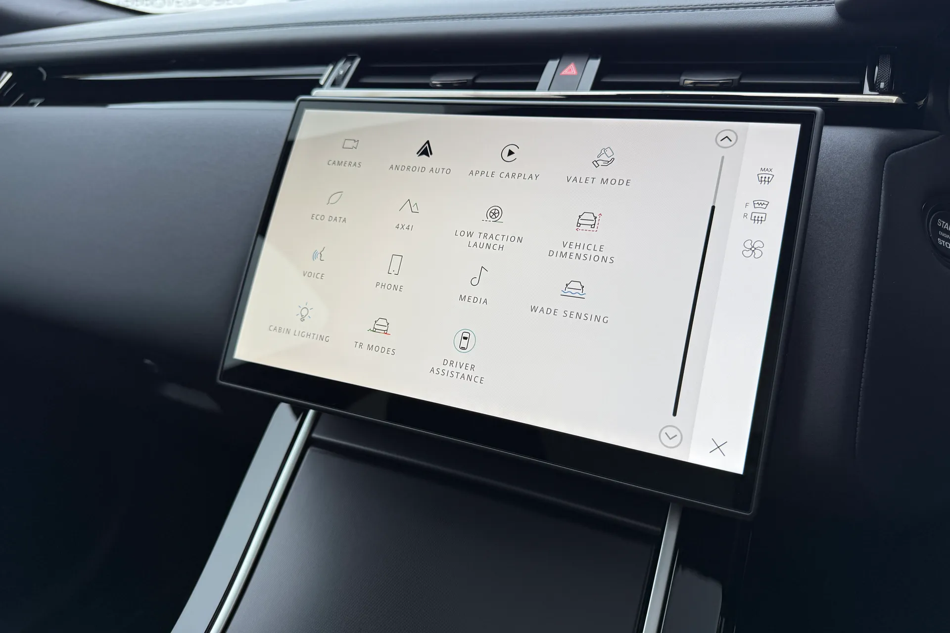 LAND ROVER RANGE ROVER VELAR thumbnail image number 51