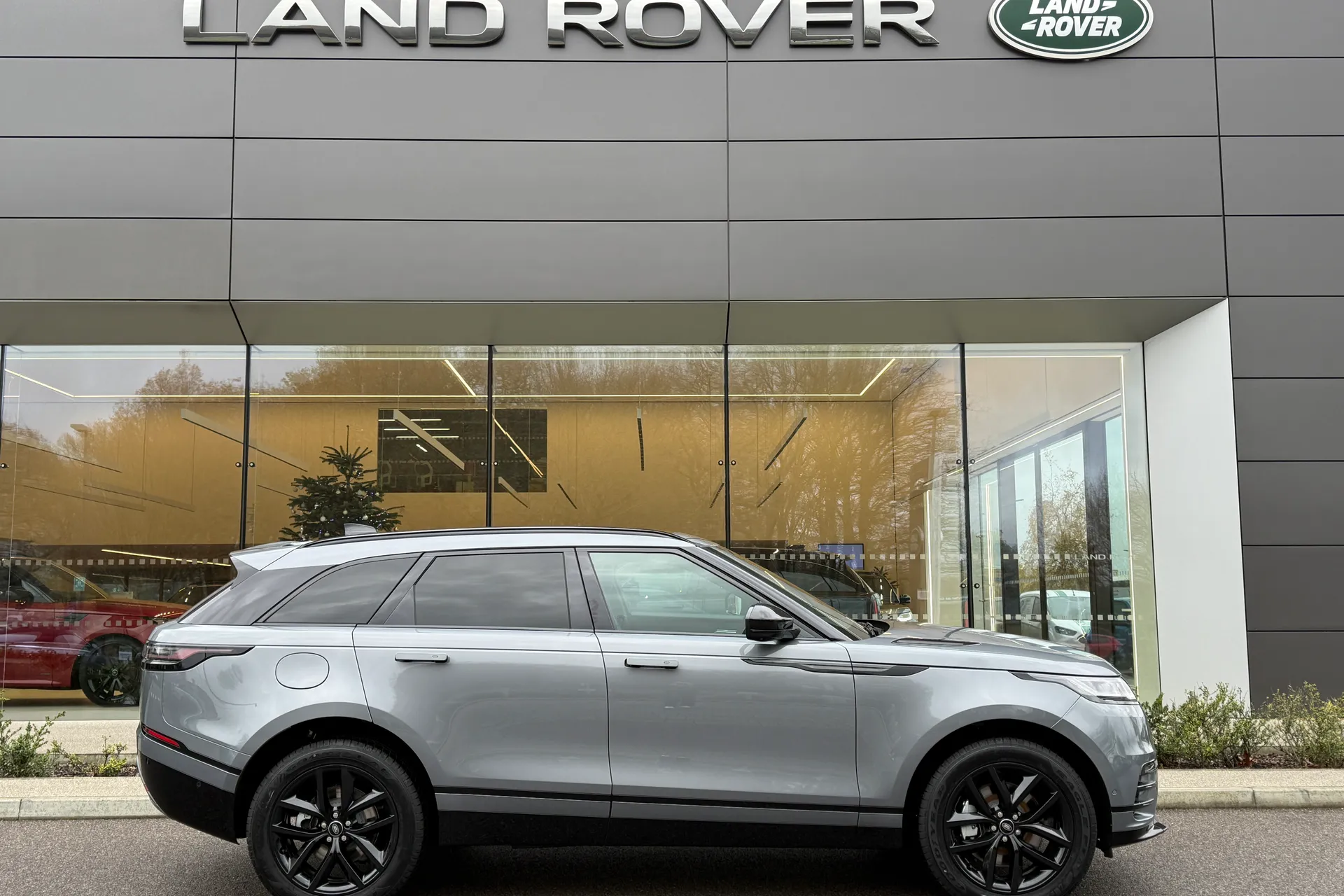 LAND ROVER RANGE ROVER VELAR thumbnail image number 2