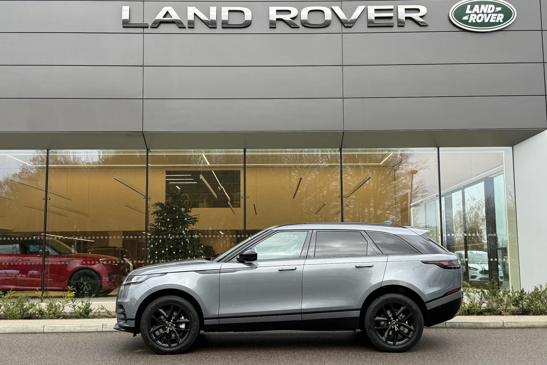 LAND ROVER RANGE ROVER VELAR thumbnail image number 9