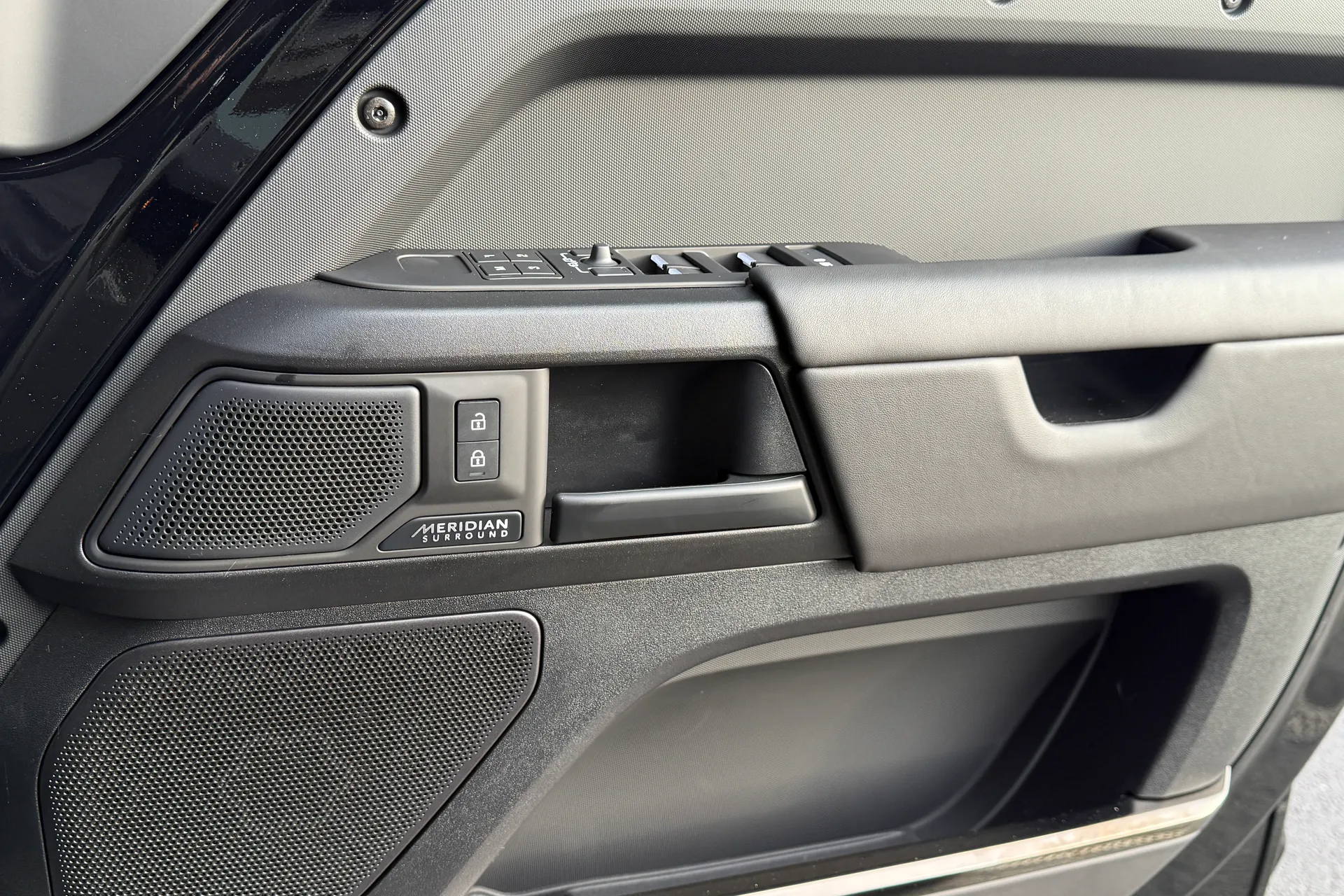 LAND ROVER Defender 110 thumbnail image number 50