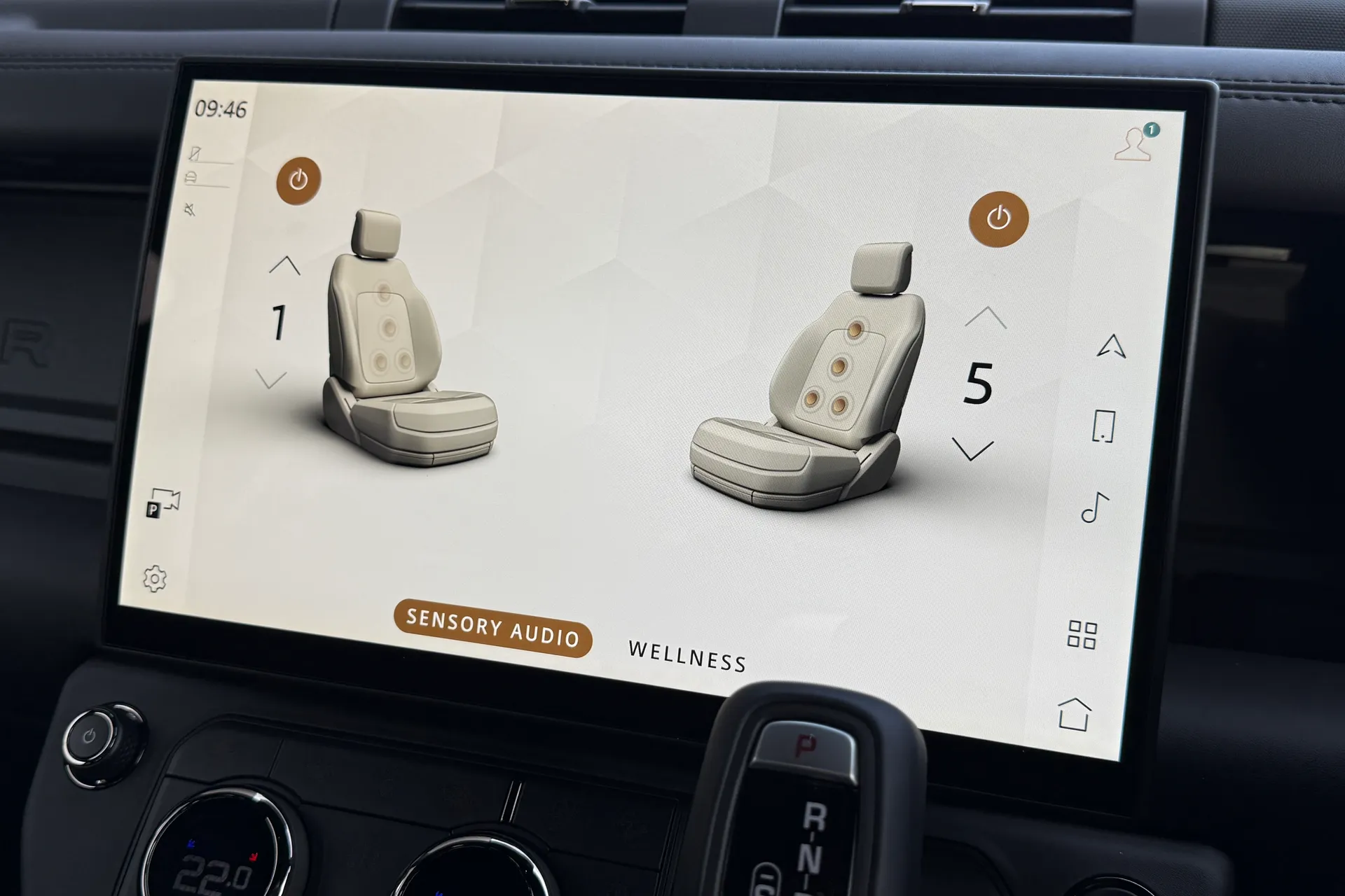 LAND ROVER Defender 110 thumbnail image number 26