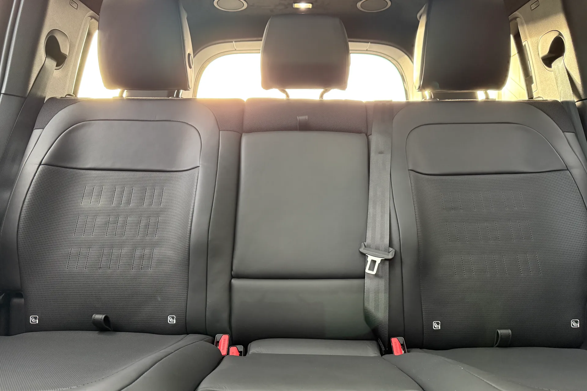 LAND ROVER Defender 110 thumbnail image number 52