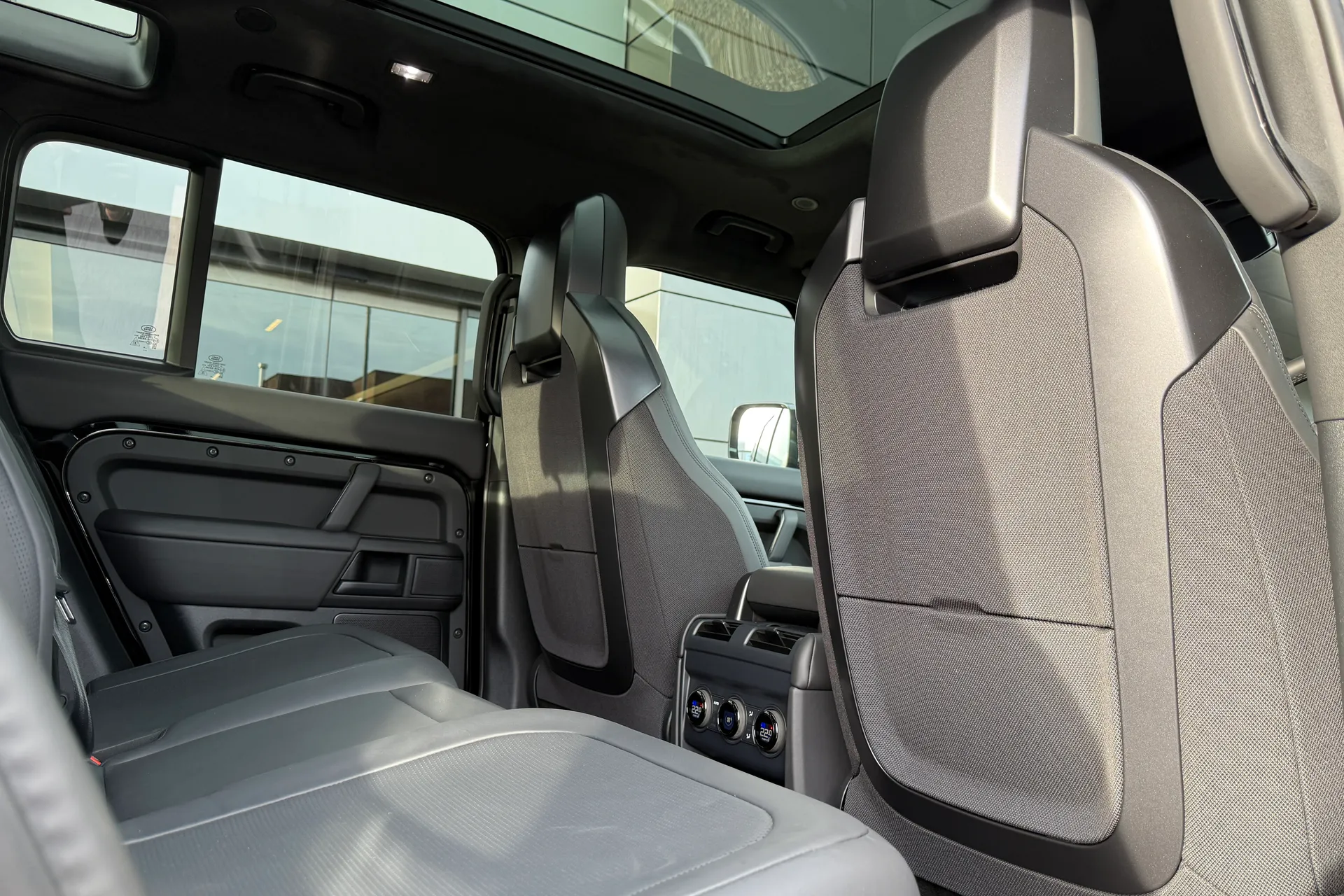 LAND ROVER Defender 110 thumbnail image number 55