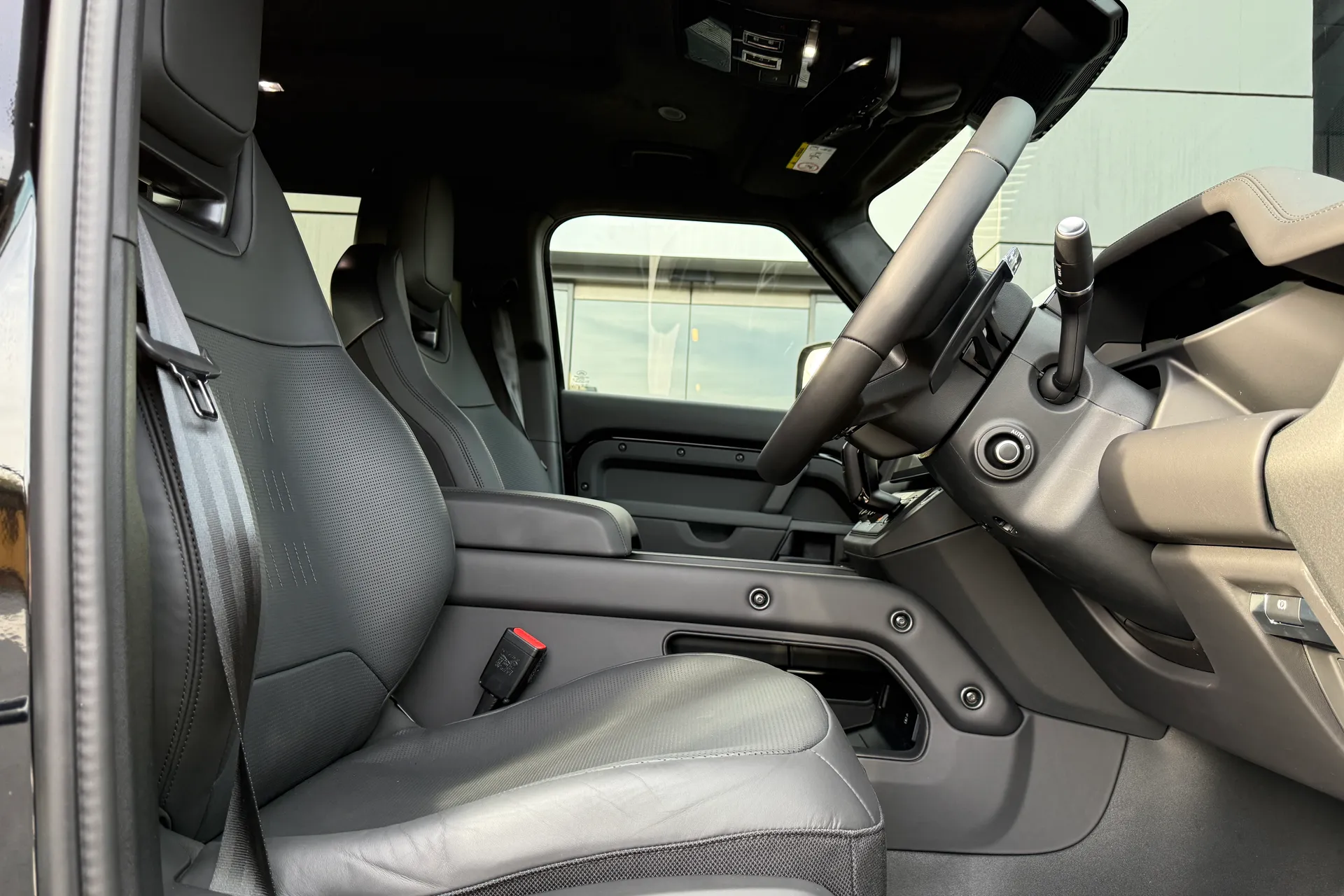 LAND ROVER Defender 110 thumbnail image number 23