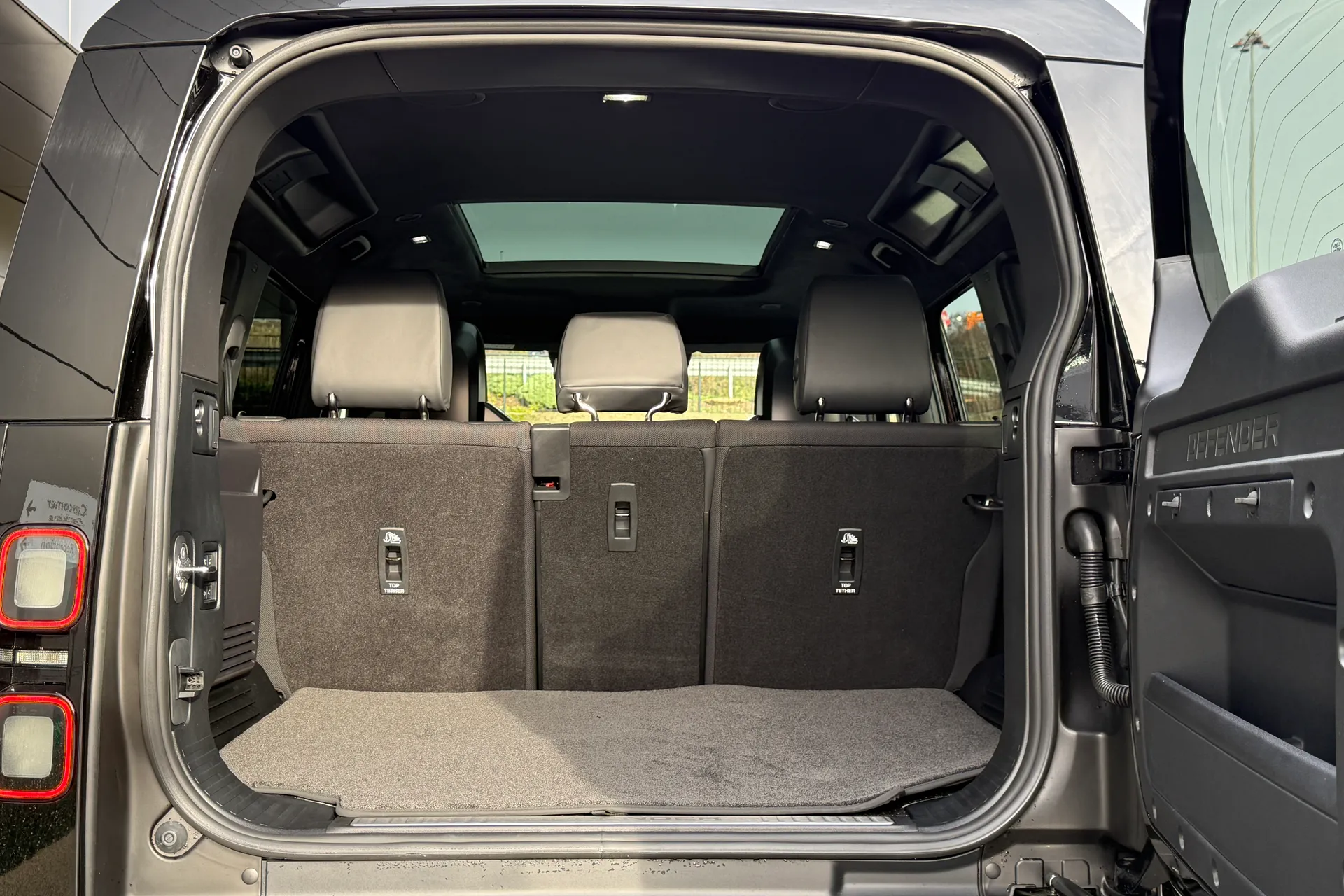 LAND ROVER Defender 110 thumbnail image number 66