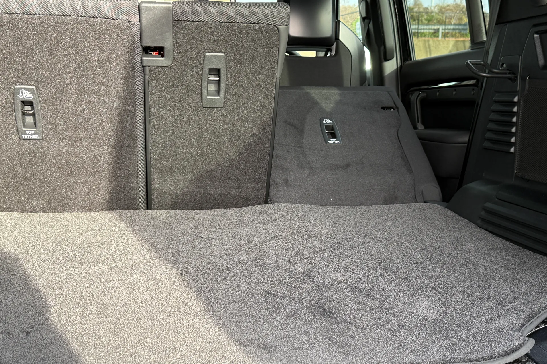 LAND ROVER Defender 110 thumbnail image number 69