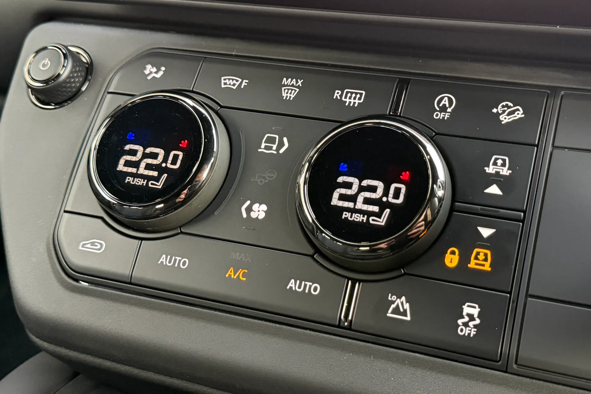 LAND ROVER Defender 110 thumbnail image number 38