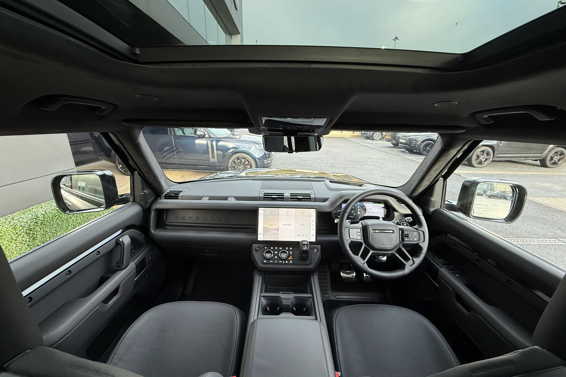 LAND ROVER Defender 110 thumbnail image number 3