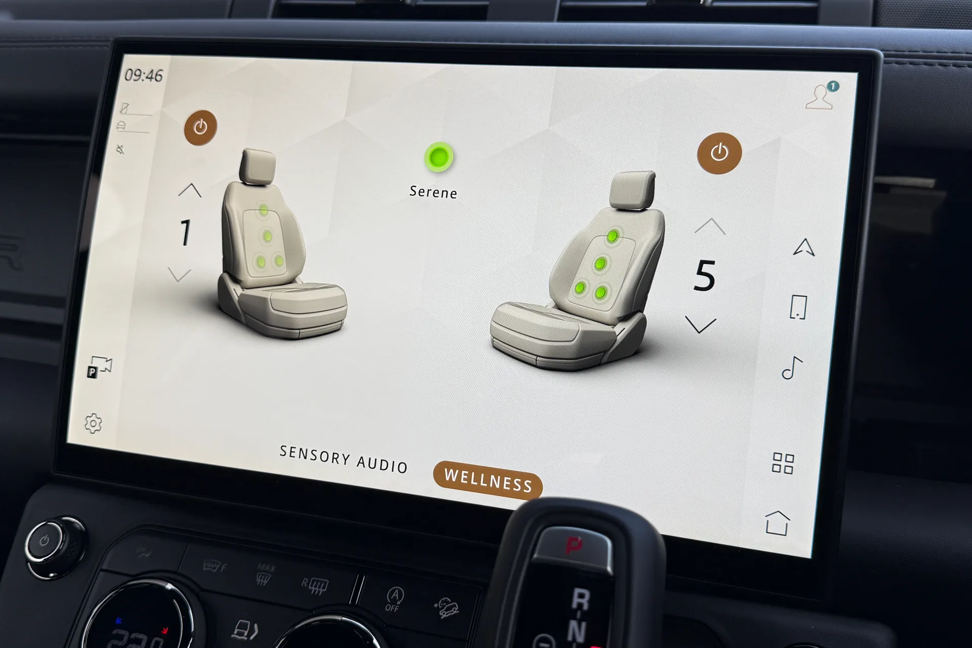 LAND ROVER Defender 110 thumbnail image number 27