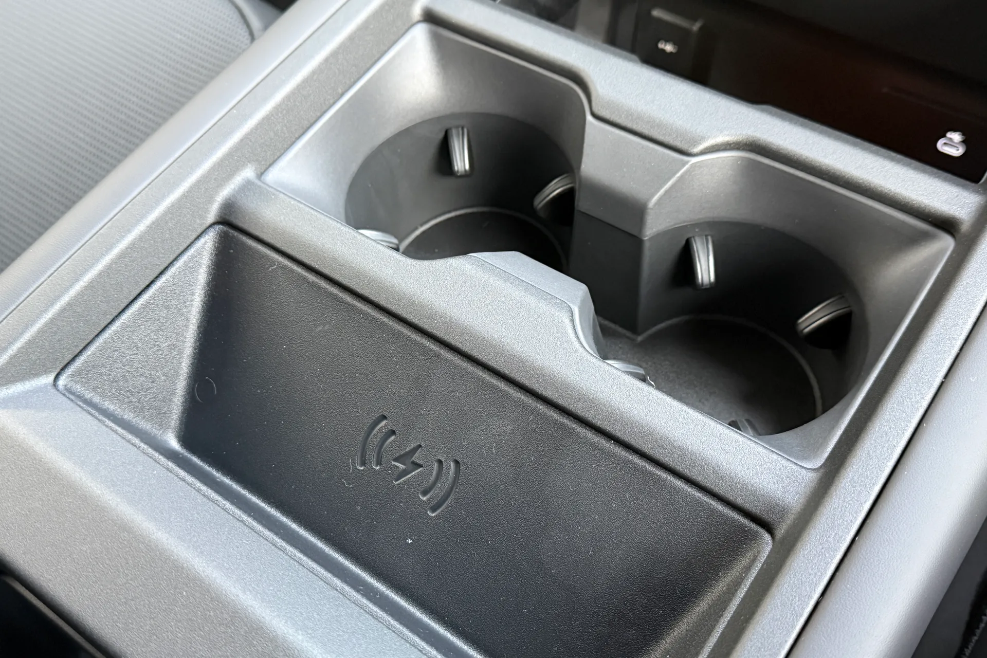 LAND ROVER Defender 110 thumbnail image number 39