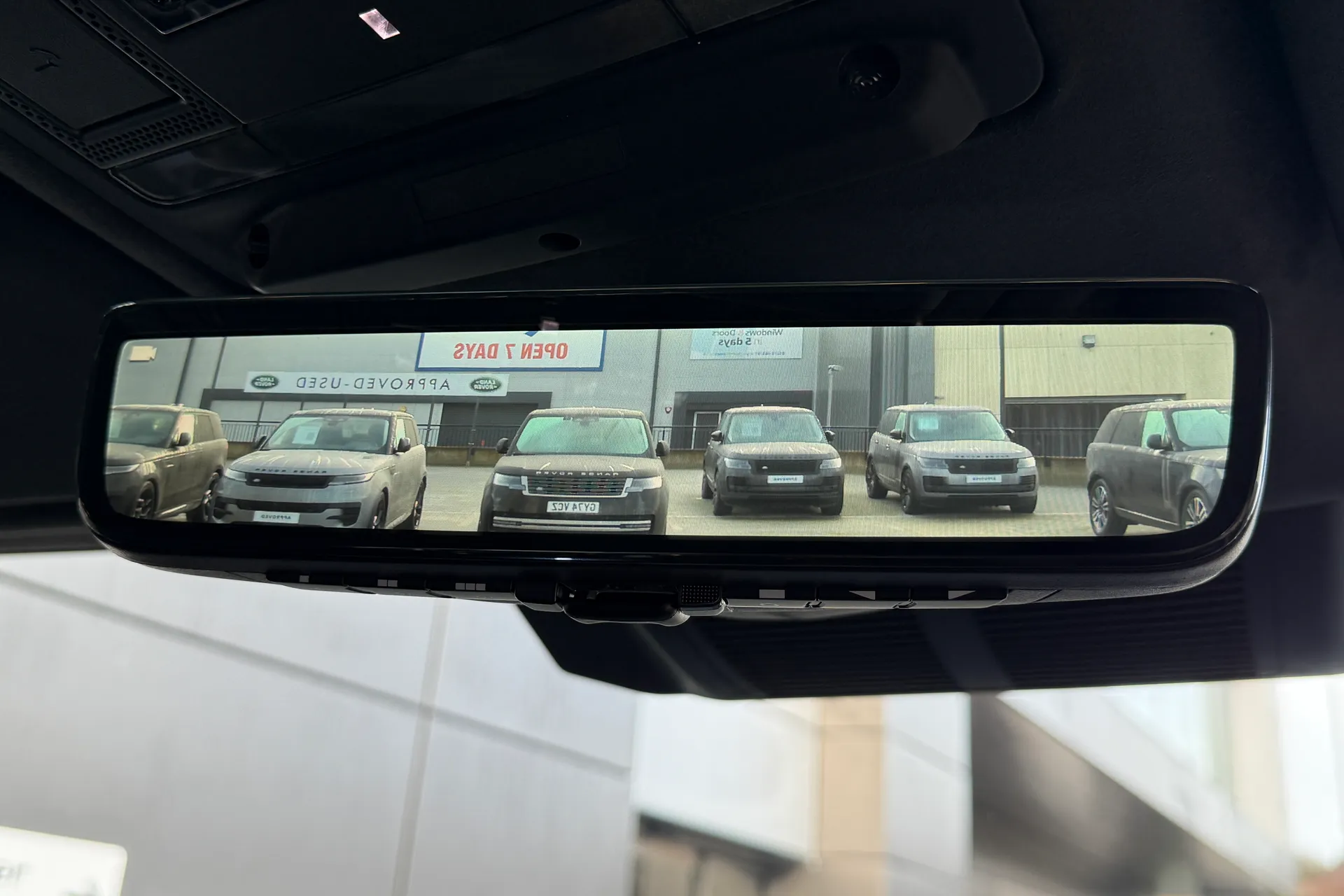 LAND ROVER Defender 110 thumbnail image number 17