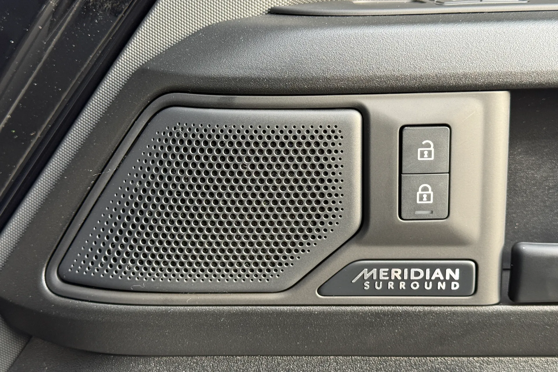 LAND ROVER Defender 110 thumbnail image number 51