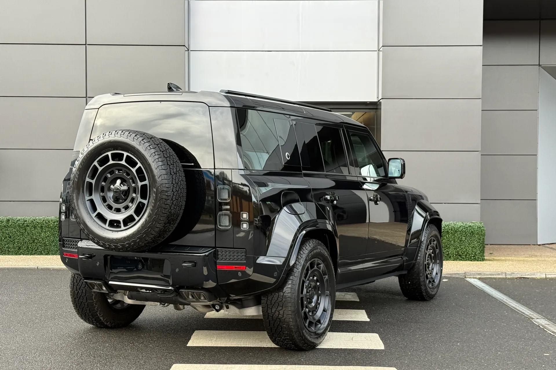 LAND ROVER Defender 110 thumbnail image number 14