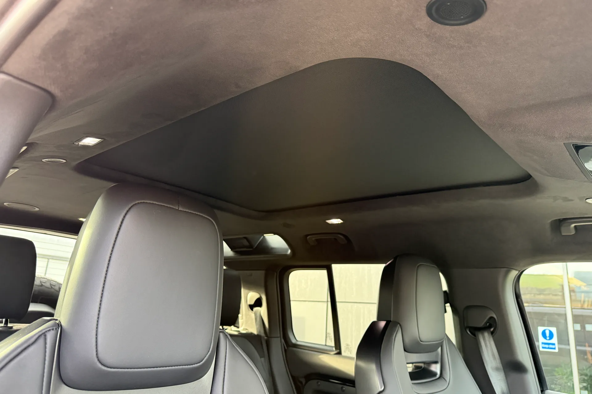 LAND ROVER Defender 110 thumbnail image number 8