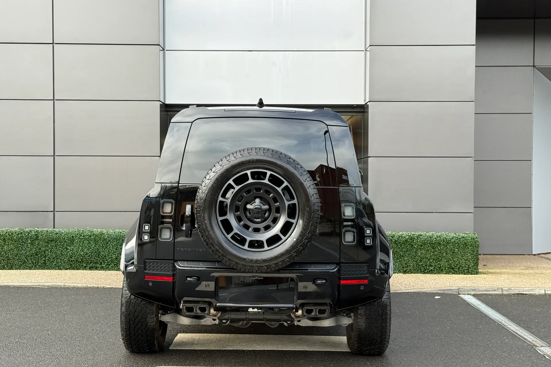 LAND ROVER Defender 110 thumbnail image number 15