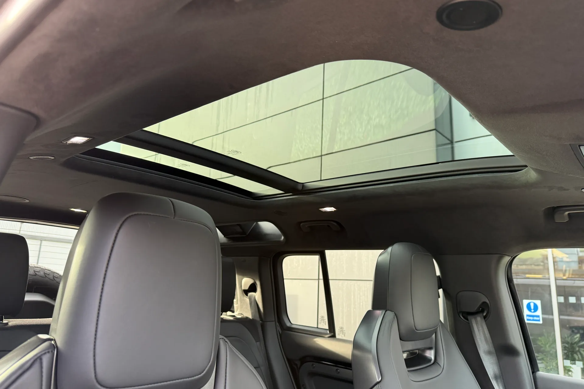 LAND ROVER Defender 110 thumbnail image number 9