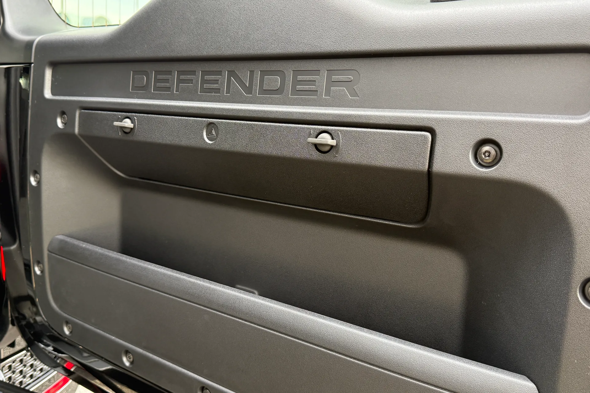 LAND ROVER Defender 110 thumbnail image number 68