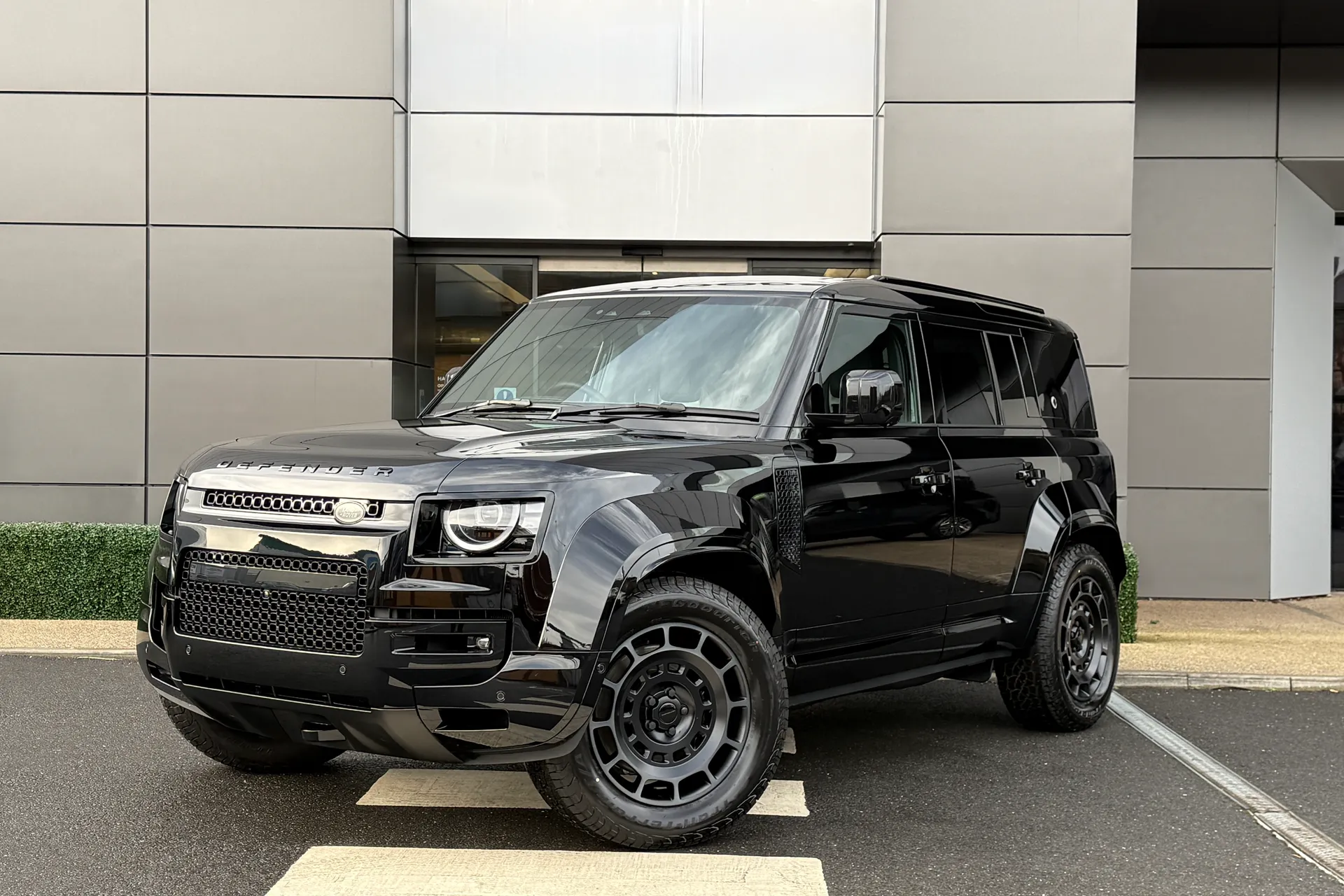 LAND ROVER Defender 110 thumbnail image number 7