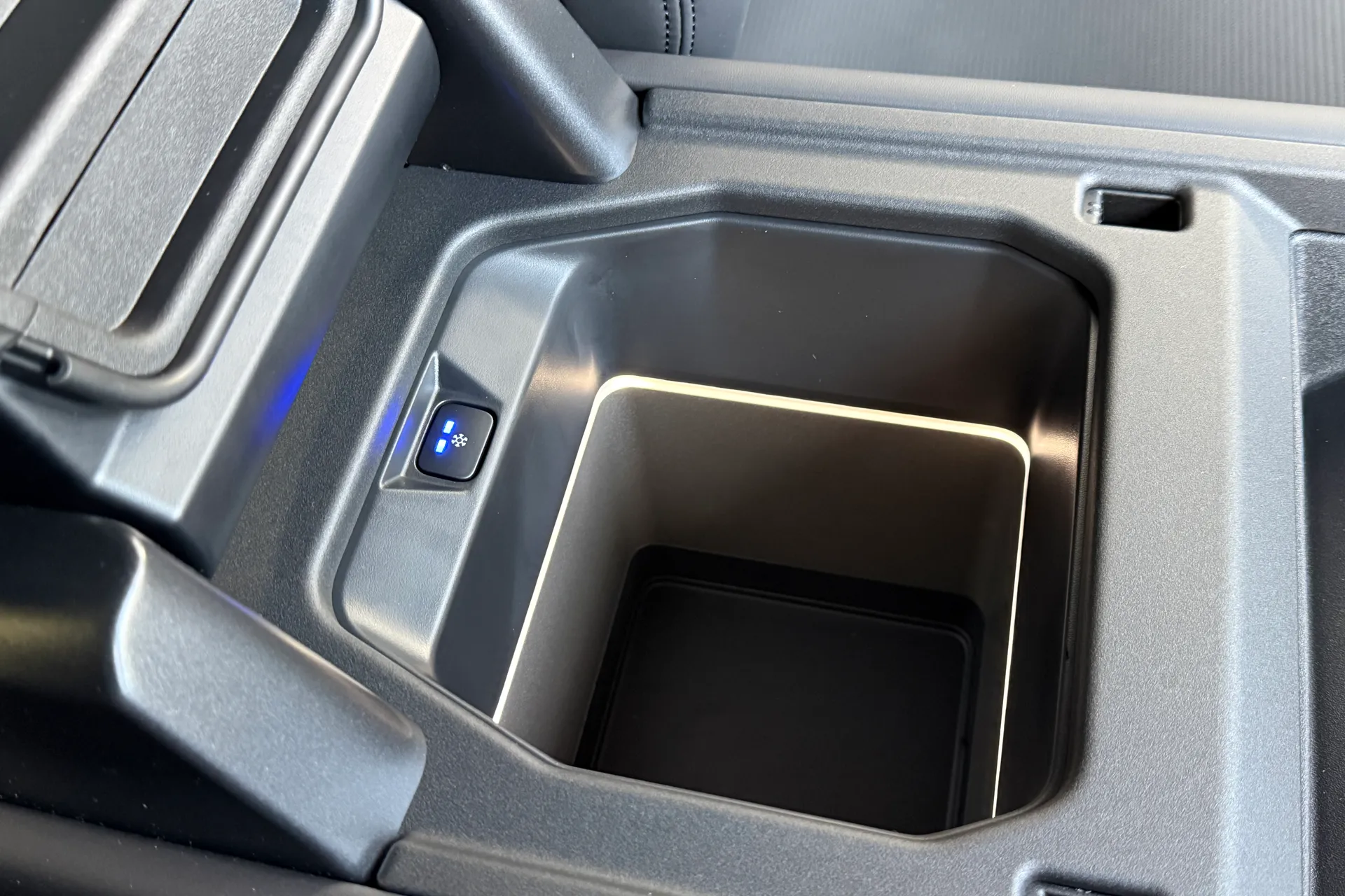 LAND ROVER Defender 110 thumbnail image number 40