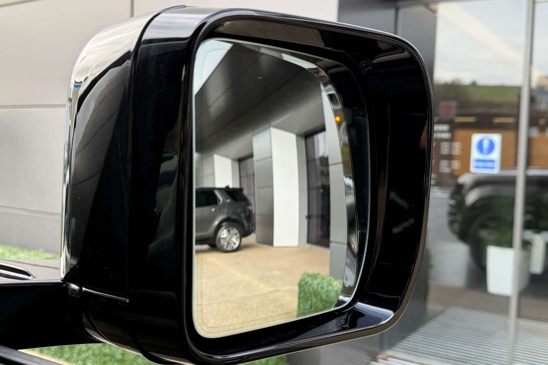 LAND ROVER Defender 110 thumbnail image number 35