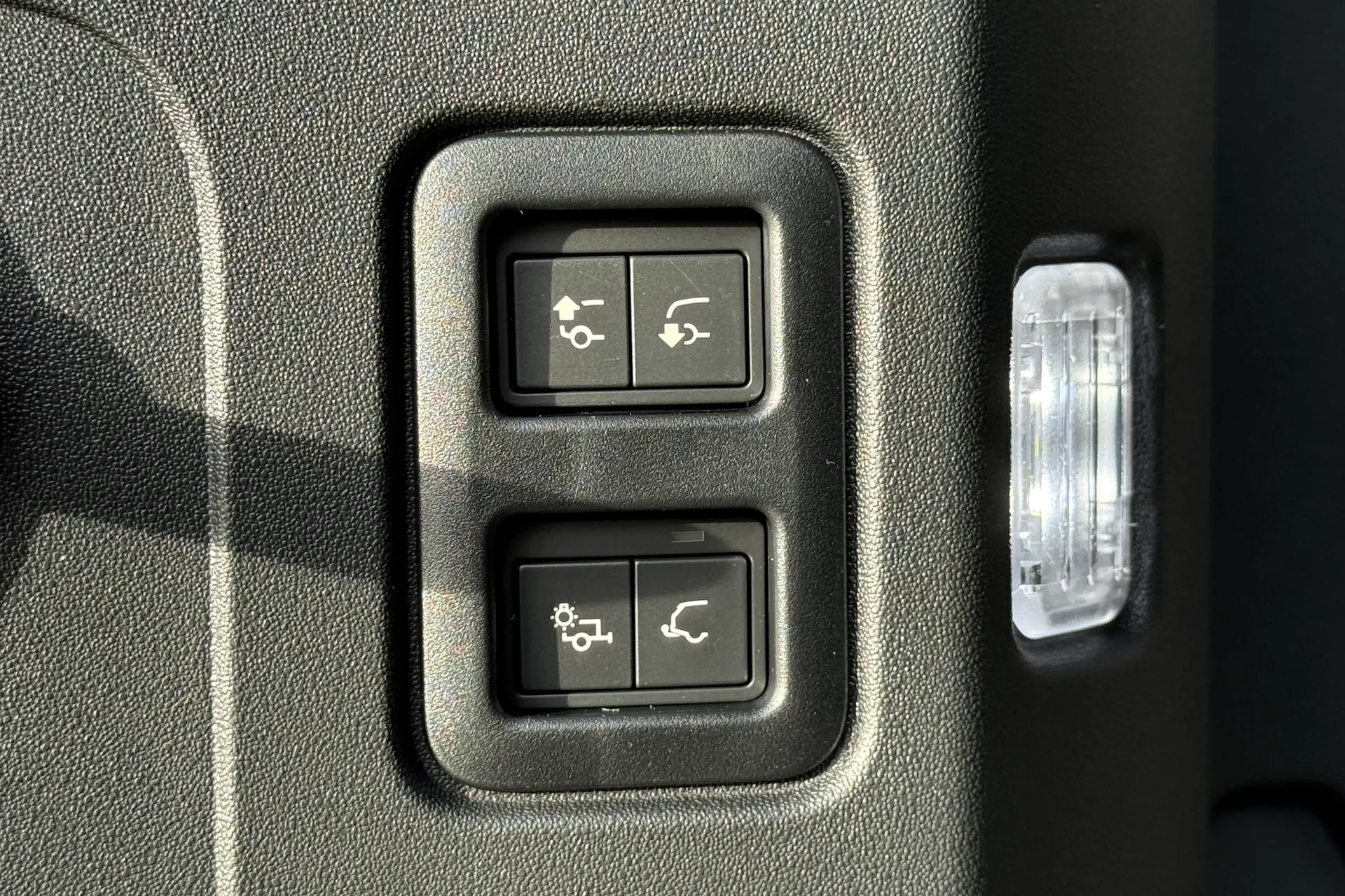 LAND ROVER Defender 110 thumbnail image number 67