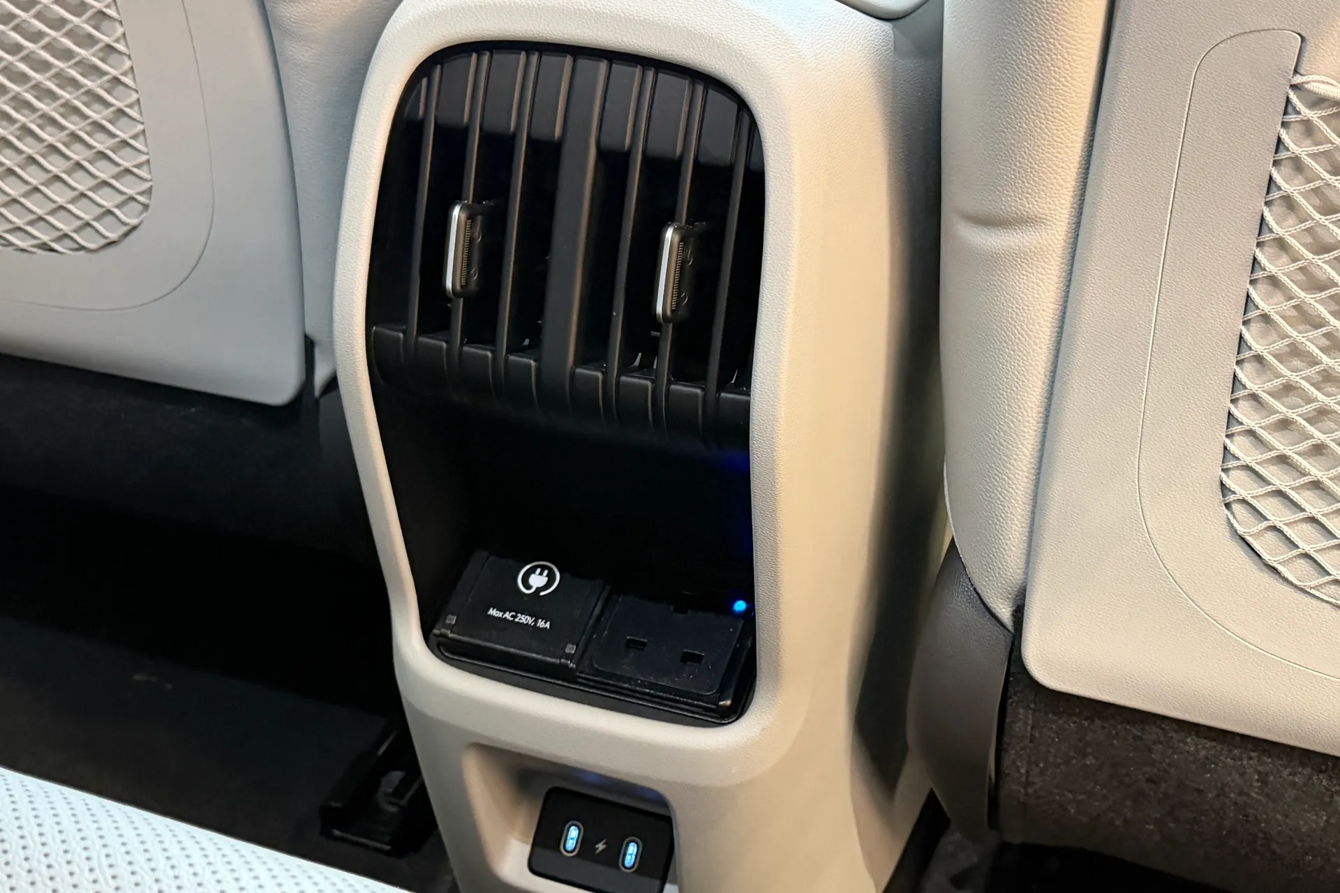 HYUNDAI KONA thumbnail image number 40