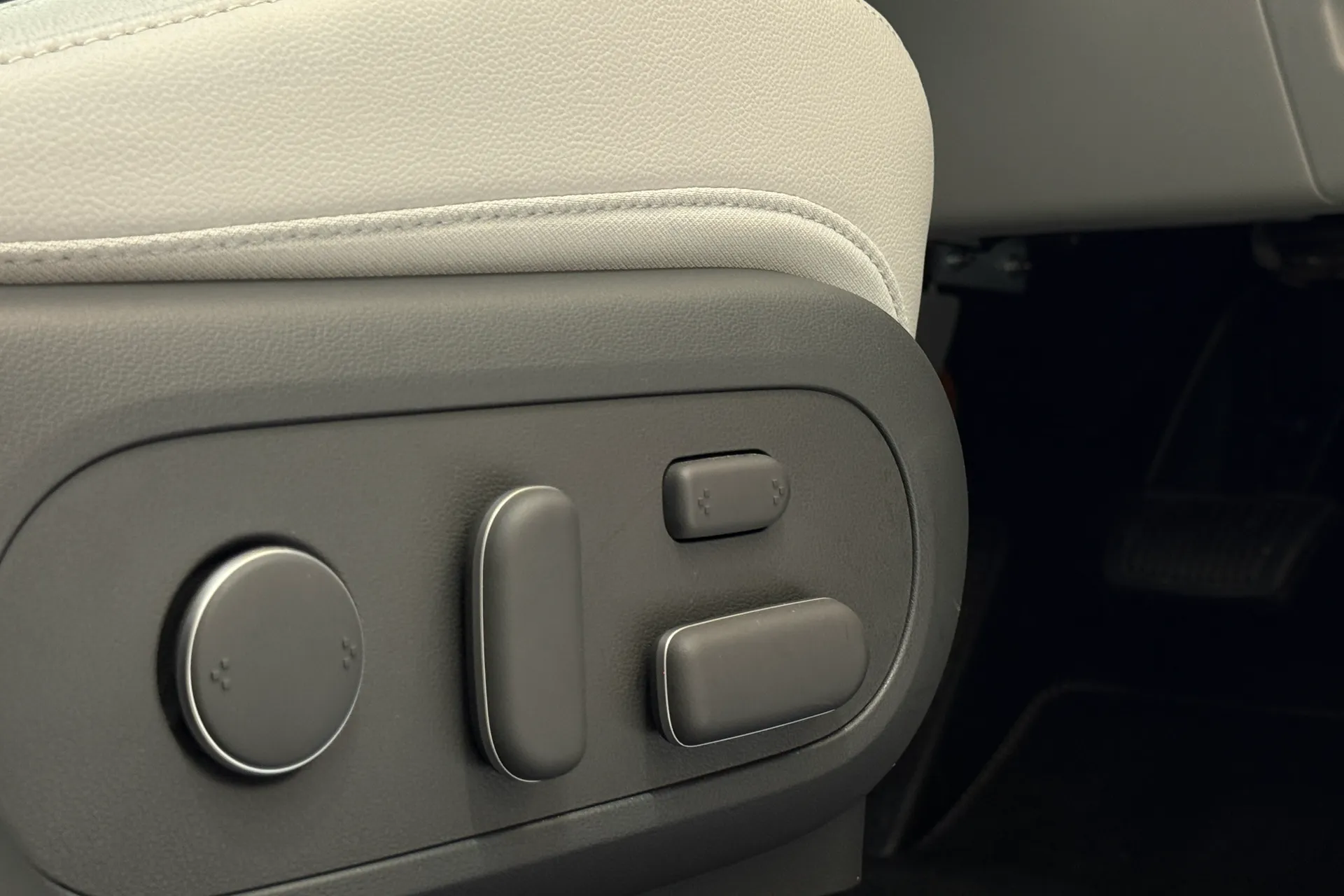 HYUNDAI KONA thumbnail image number 43