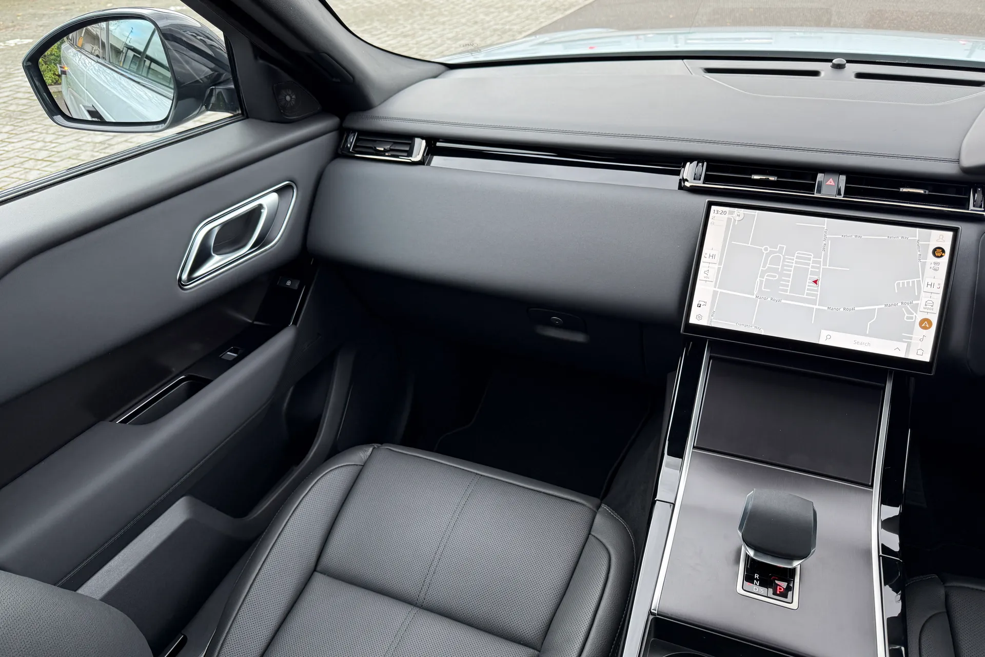 LAND ROVER RANGE ROVER VELAR thumbnail image number 21