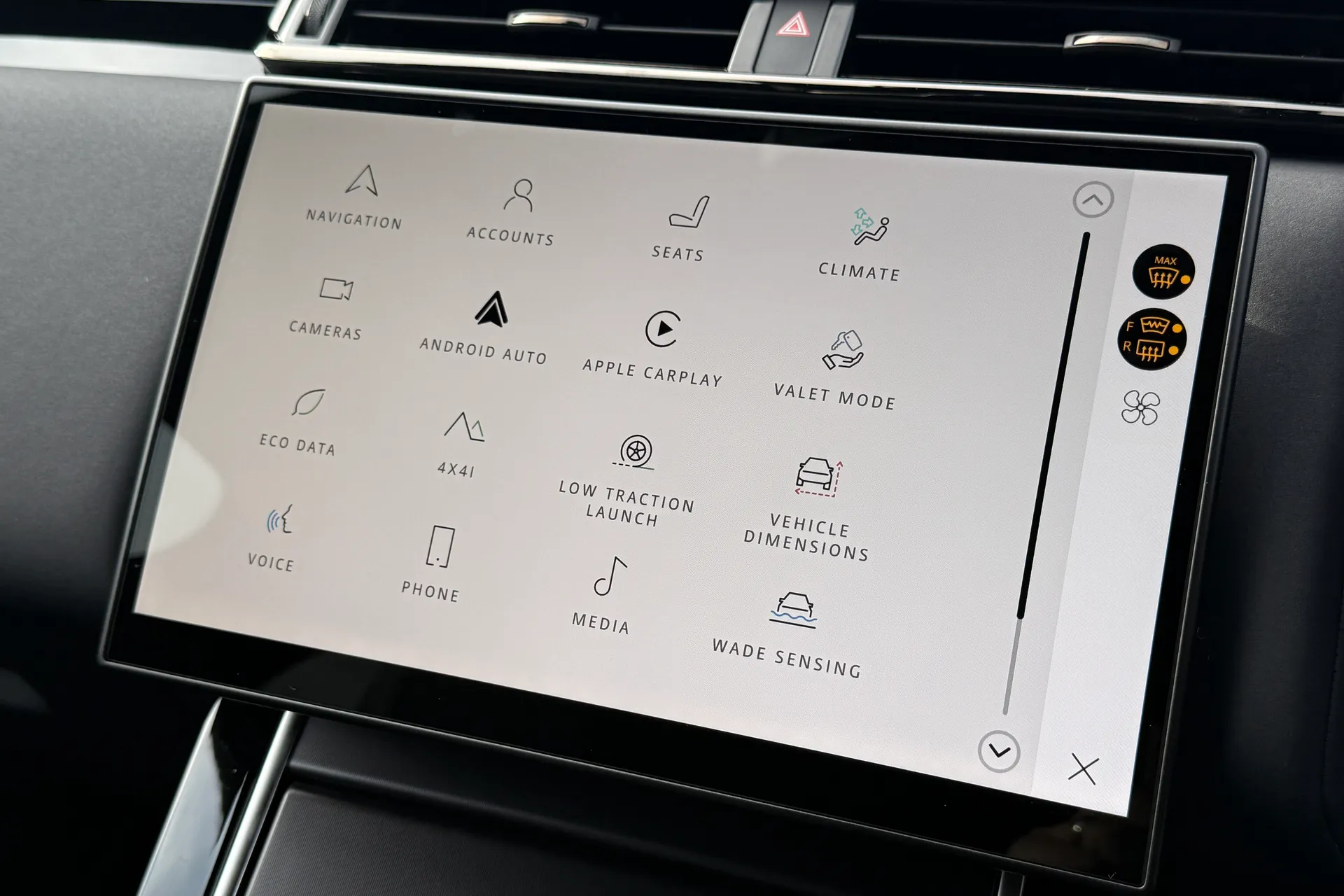 LAND ROVER RANGE ROVER VELAR thumbnail image number 28