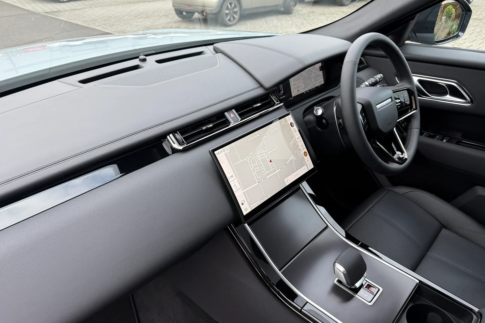 LAND ROVER RANGE ROVER VELAR thumbnail image number 43