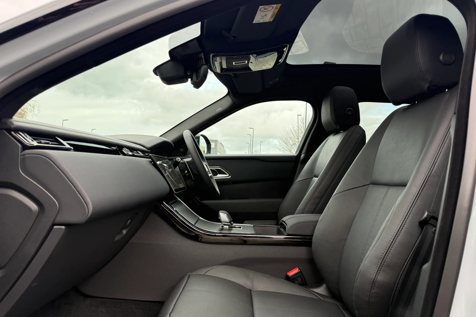 LAND ROVER RANGE ROVER VELAR thumbnail image number 44