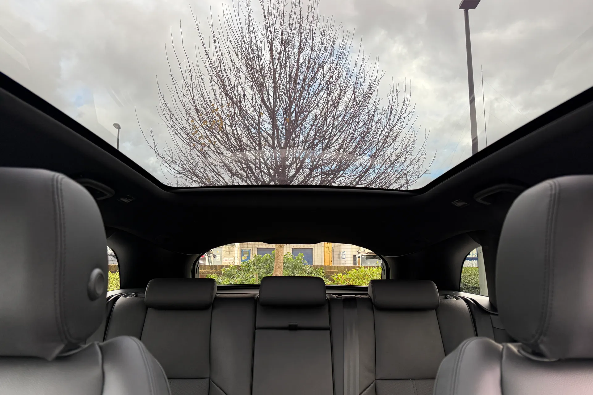 LAND ROVER RANGE ROVER VELAR thumbnail image number 26