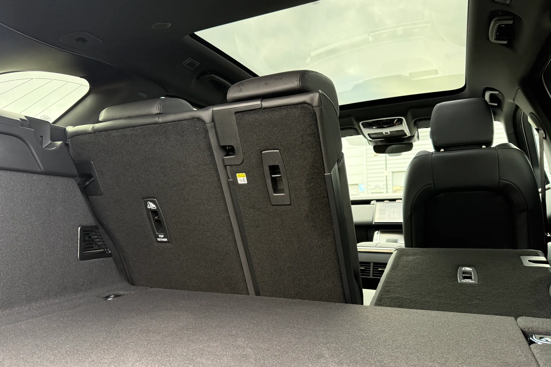 LAND ROVER RANGE ROVER VELAR thumbnail image number 34