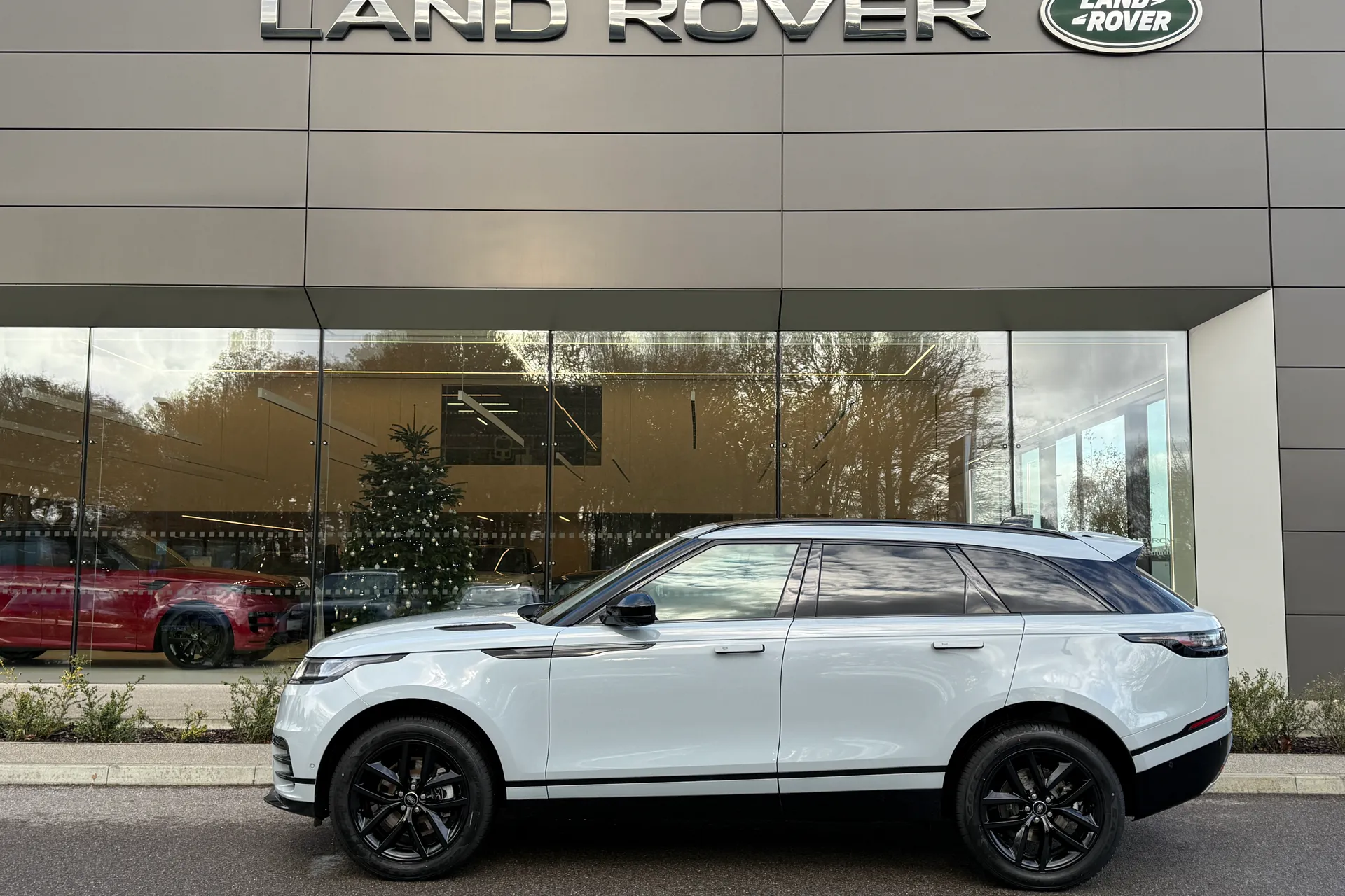 LAND ROVER RANGE ROVER VELAR thumbnail image number 11