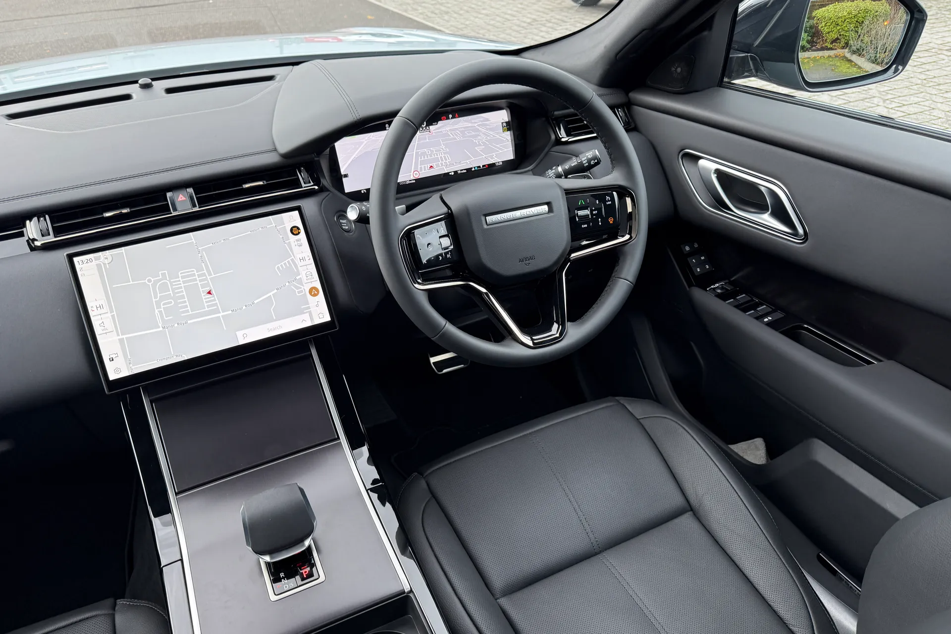 LAND ROVER RANGE ROVER VELAR thumbnail image number 24