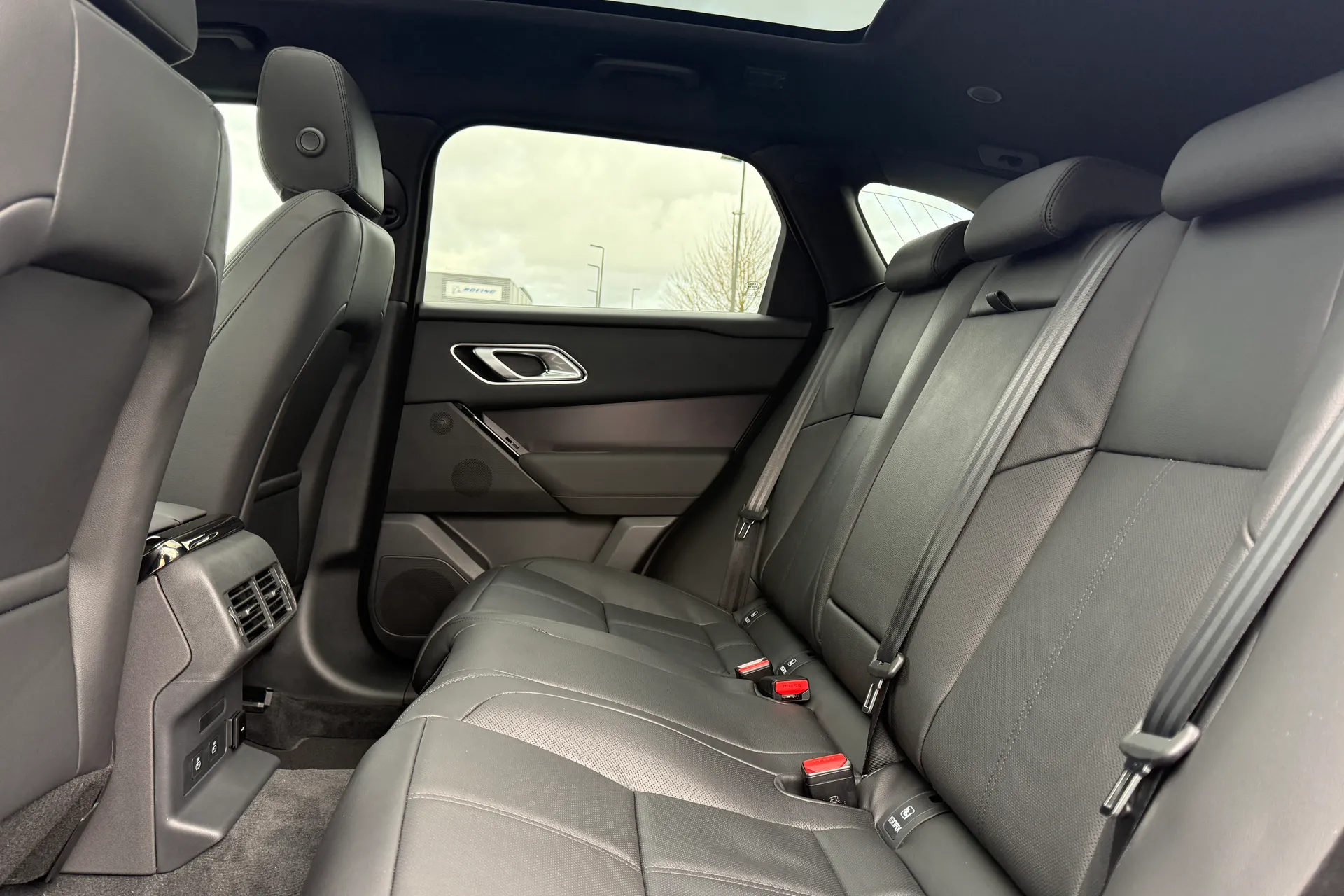 LAND ROVER RANGE ROVER VELAR thumbnail image number 40